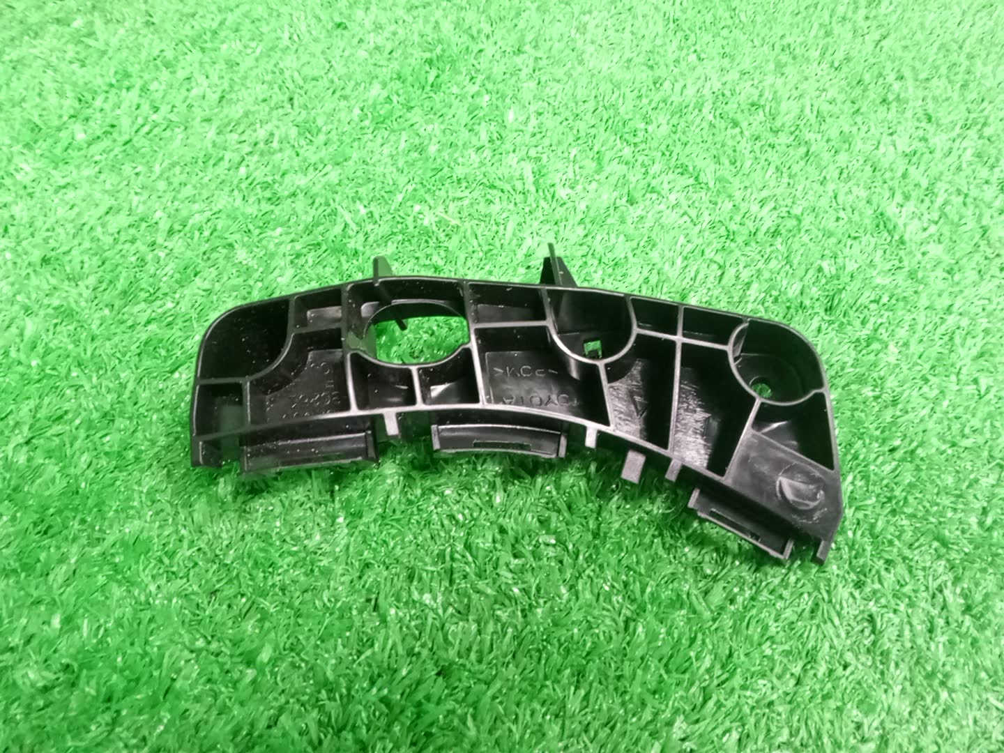 Крепление бампера левое переднее TOYOTA CROWN AWS210 52536-30251 1 ракурс