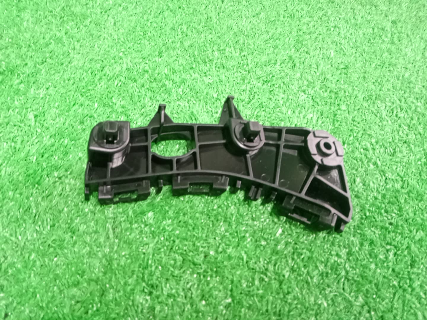 Крепление бампера правое переднее TOYOTA CROWN AWS210 52535-30261 2 ракурс