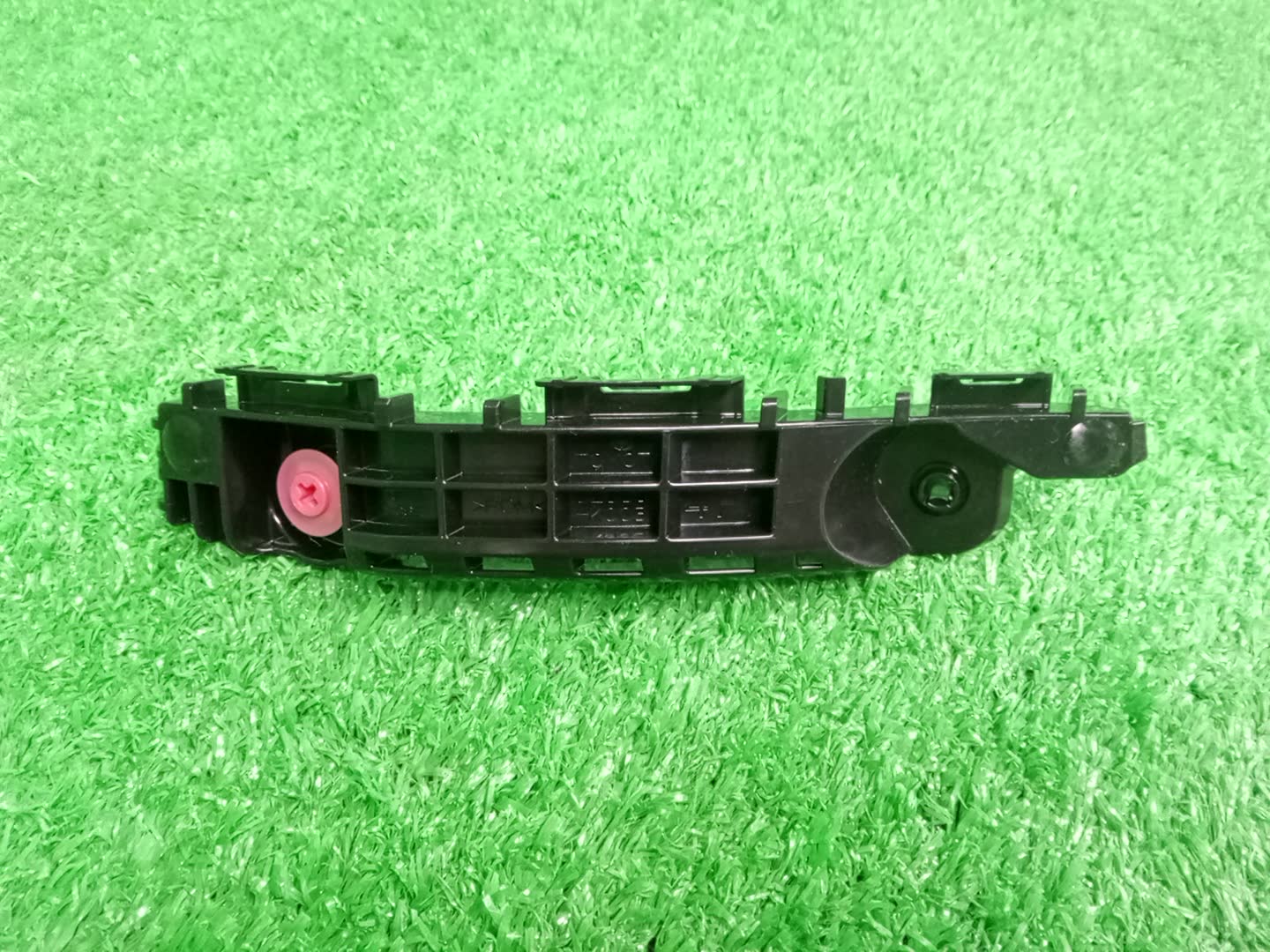 Крепление бампера правое переднее TOYOTA YARIS MXPH10, MXPH15, KSP210, MXPA10, MXPA15 52535-K0030 1 ракурс
