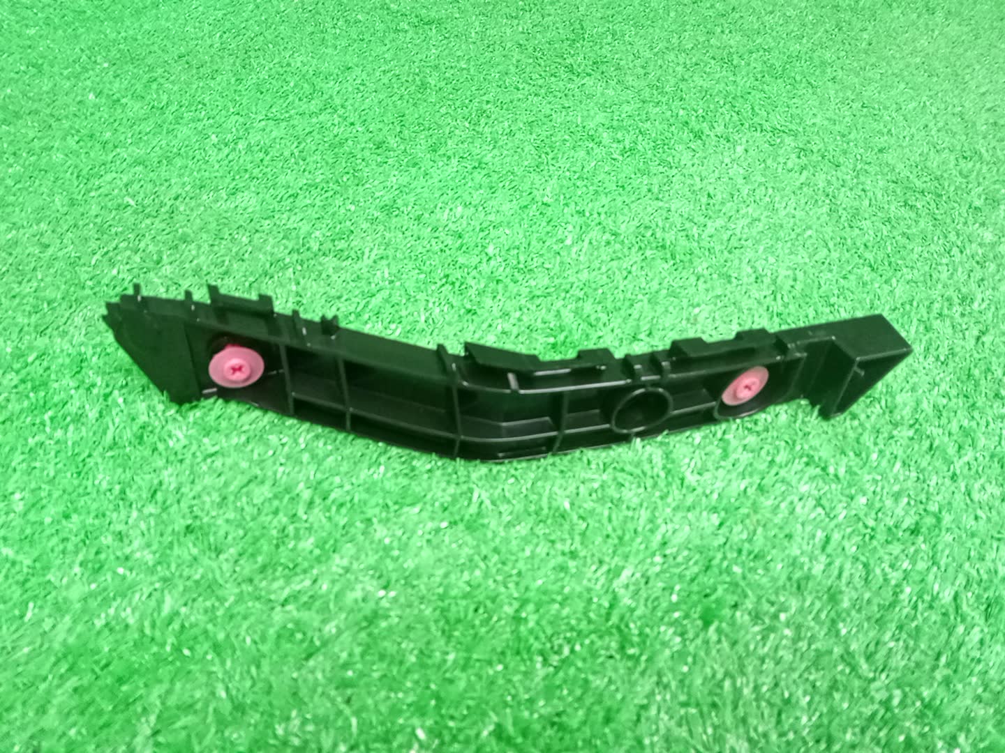 Крепление бампера левое переднее TOYOTA YARIS CROSS MXPJ10, MXPJ15, MXPB10, MXPB15 52536-52200 1 ракурс