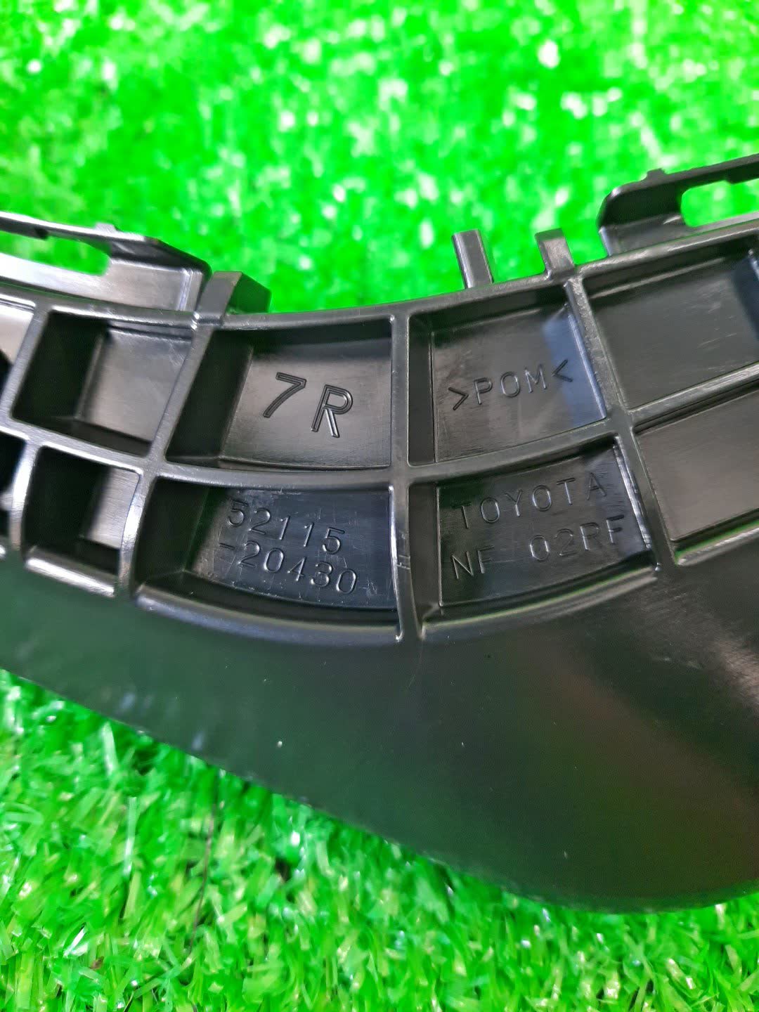 Крепление бампера правое переднее TOYOTA PREMIO, ALLION ZRT265, ZRT260, NZT260, ZRT261 52115-20430 2 ракурс