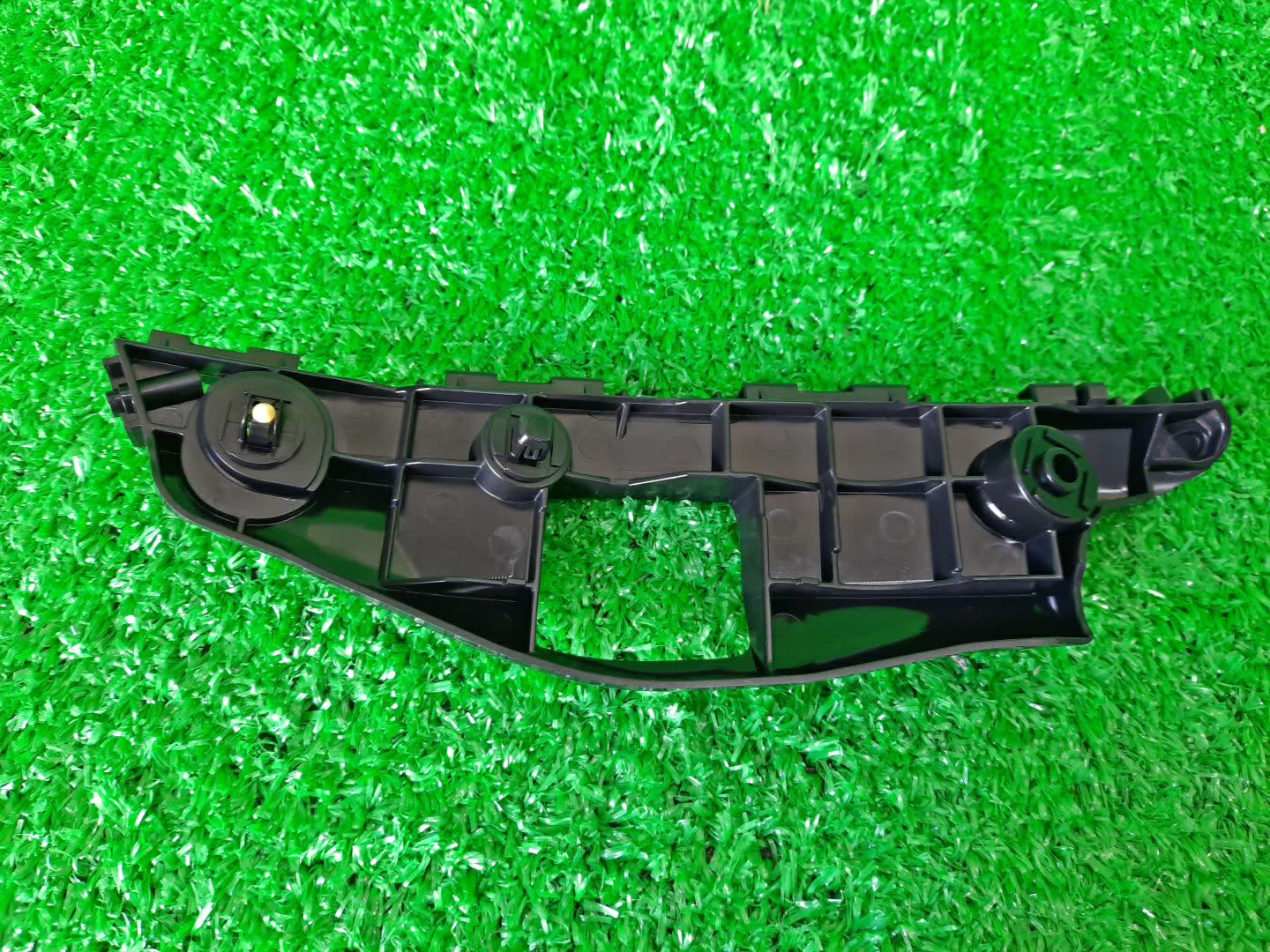 Крепление бампера левое переднее TOYOTA WISH ZGE20W, ZGE20G, ZGE25W, ZGE21G, ZGE22W, ZGE25G 52116-68041 3 ракурс