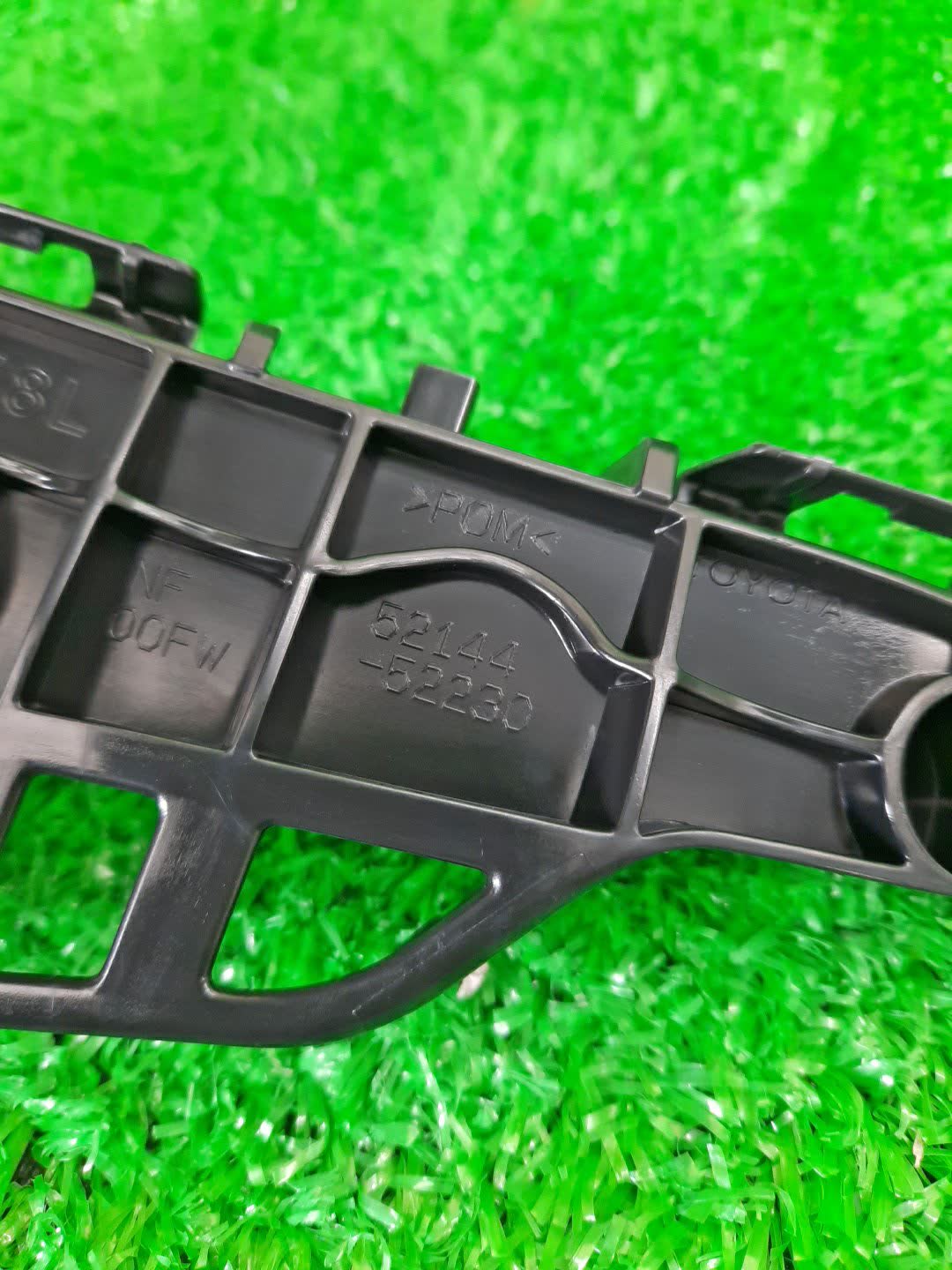 Крепление бампера левое переднее TOYOTA SIENTA NSP170G 52144-52230 2 ракурс