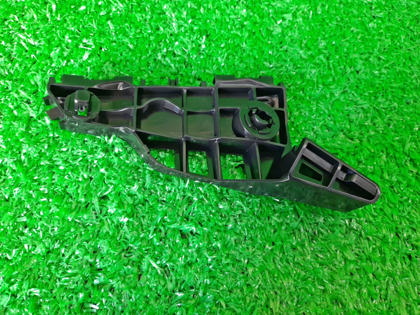Крепление бампера левое переднее TOYOTA SIENTA NSP170G 52144-52230 3 ракурс