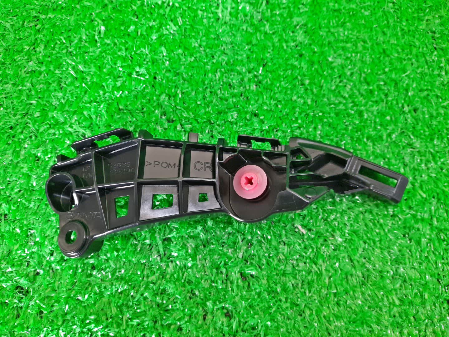Крепление бампера правое переднее TOYOTA CROWN AZSH35 52535-30290 1 ракурс