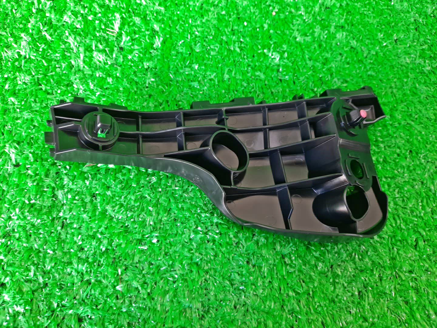 Крепление бампера левое переднее TOYOTA AQUA NHP10 52536-52180 3 ракурс