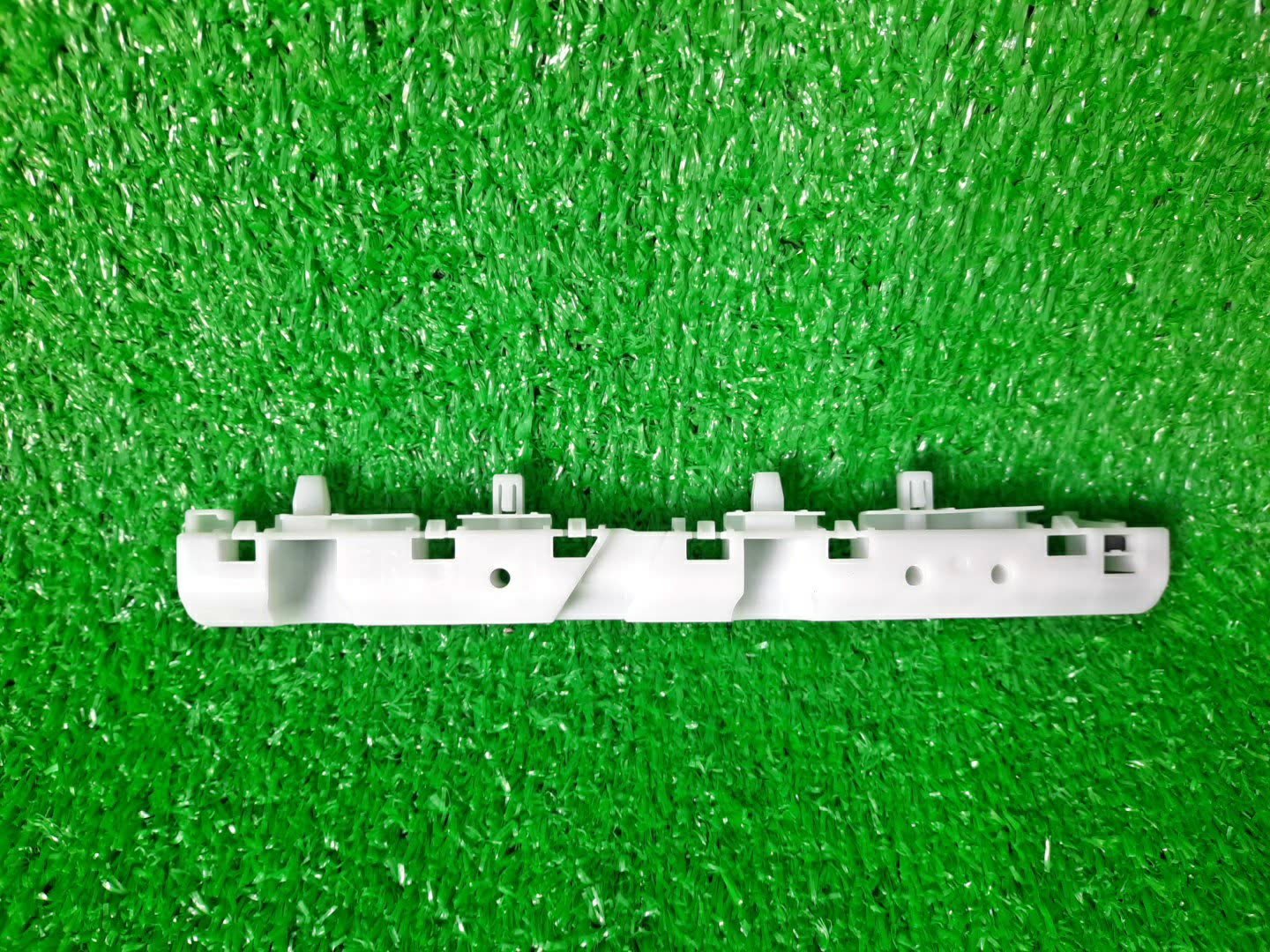 Крепление бампера левое переднее NISSAN DELICA D3, NV200 BM20, M20 62225-JX00A 2 ракурс