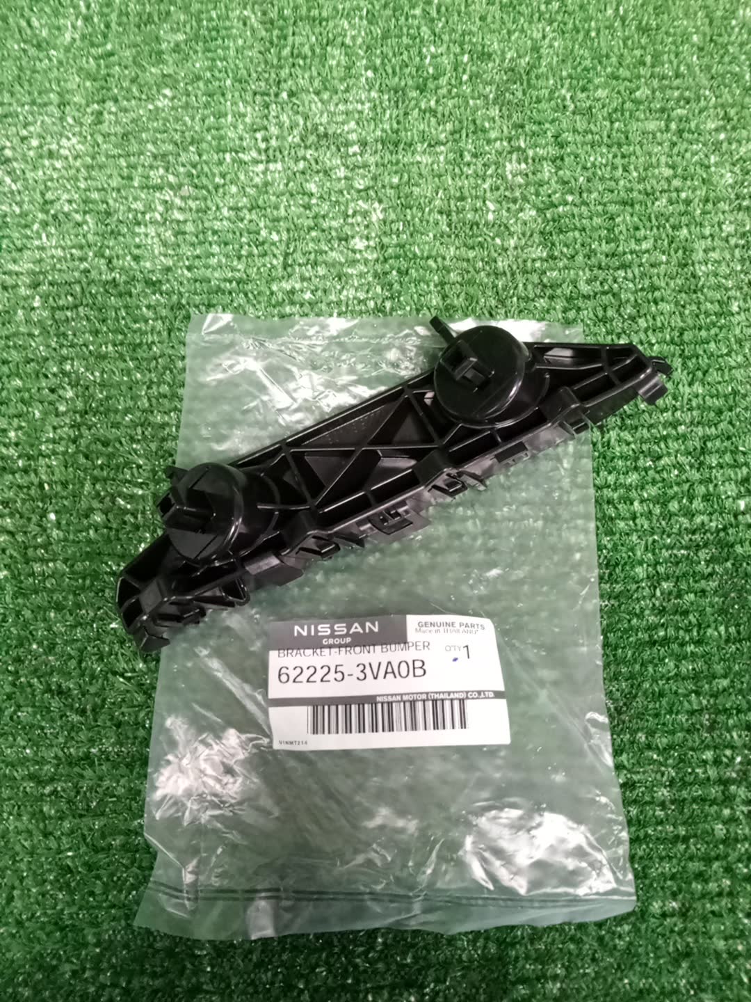 Крепление бампера левое переднее NISSAN NOTE E12 62225-3VA0B 1 ракурс