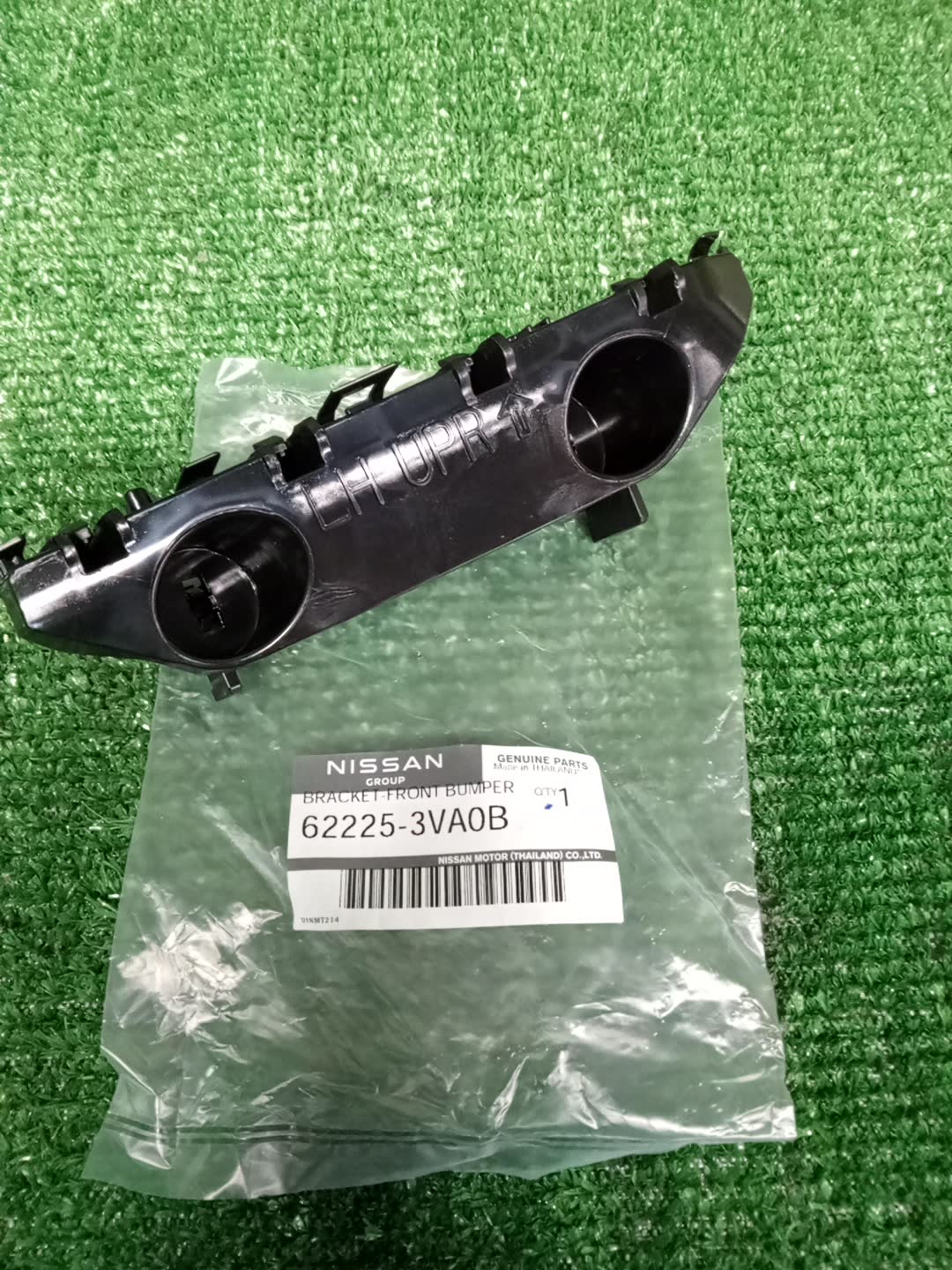 Крепление бампера левое переднее NISSAN NOTE E12 62225-3VA0B 2 ракурс