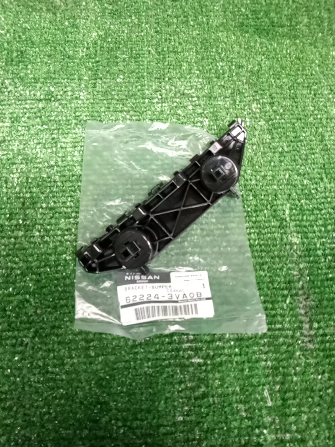 Крепление бампера правое переднее NISSAN NOTE E12 62224-3VA0B 1 ракурс