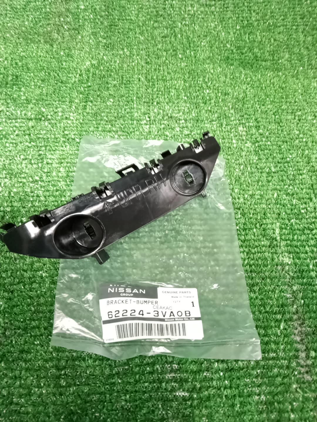 Крепление бампера правое переднее NISSAN NOTE E12 62224-3VA0B 2 ракурс