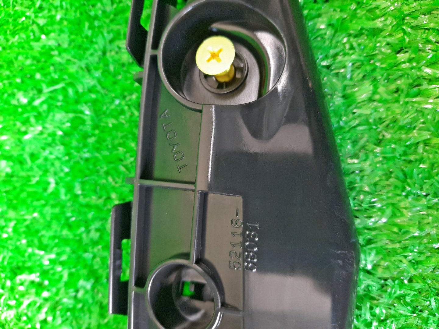 Крепление бампера левое переднее TOYOTA WISH ZGE20W, ZGE20G, ZGE25W, ZGE21G, ZGE22W, ZGE25G 52116-68031 2 ракурс
