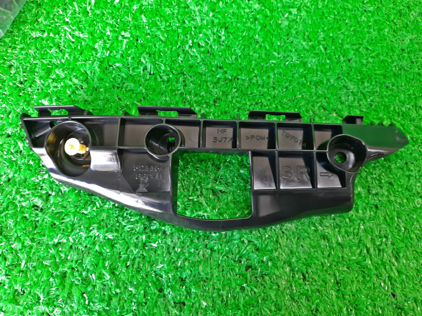 Крепление бампера правое переднее TOYOTA WISH ZGE20W, ZGE20G, ZGE25W, ZGE21G, ZGE22W, ZGE25G 52115-68041 1 ракурс