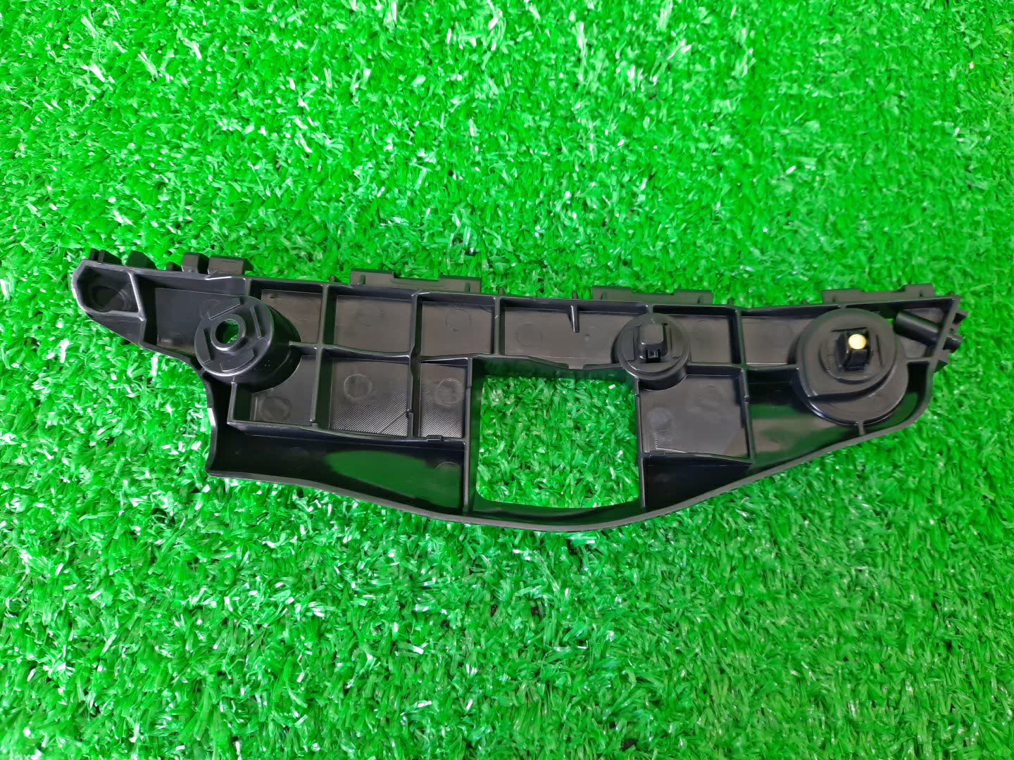 Крепление бампера правое переднее TOYOTA WISH ZGE20W, ZGE20G, ZGE25W, ZGE21G, ZGE22W, ZGE25G 52115-68041 3 ракурс