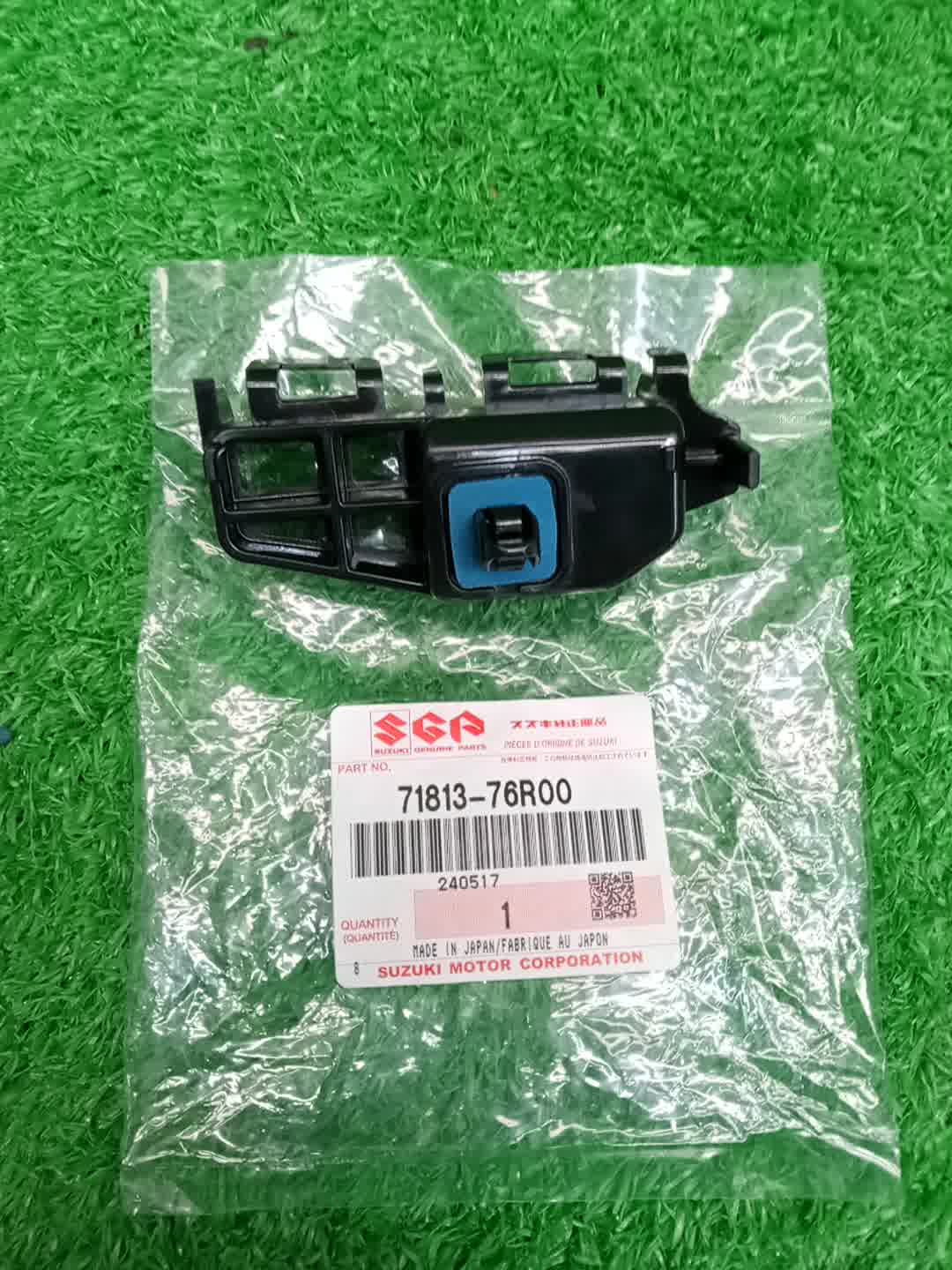 Крепление бампера правое заднее SUZUKI XBEE MN71S 71813-76R00 1 ракурс