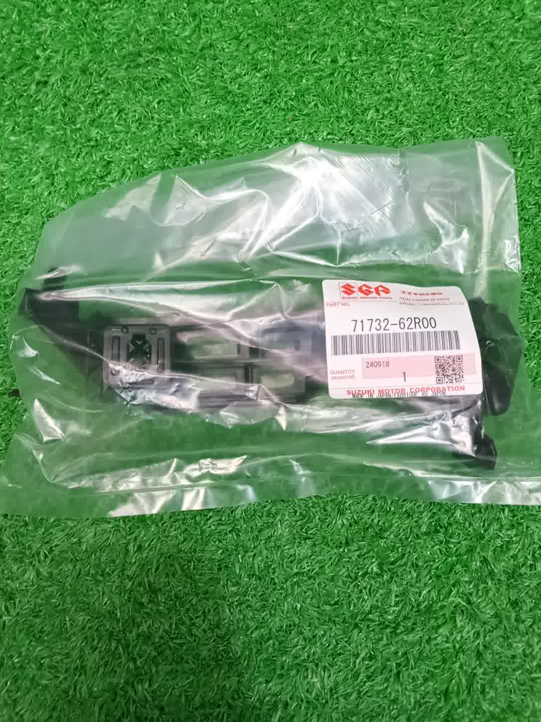 Крепление бампера левое переднее SUZUKI IGNIS FF21S 71732-62R00 1 ракурс