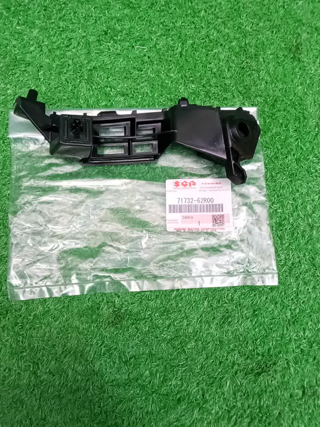 Крепление бампера левое переднее SUZUKI IGNIS FF21S 71732-62R00 2 ракурс