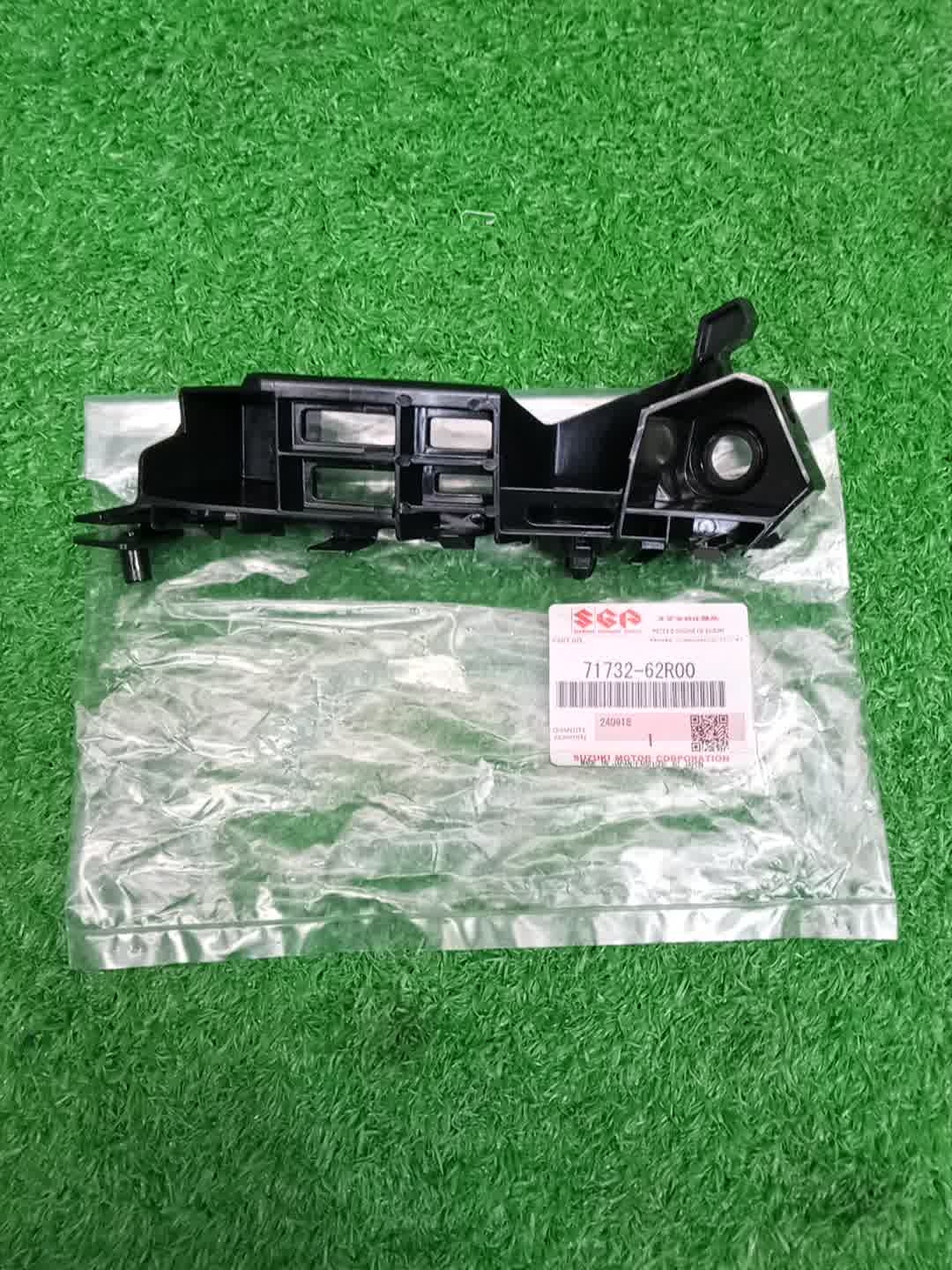Крепление бампера левое переднее SUZUKI IGNIS FF21S 71732-62R00 3 ракурс