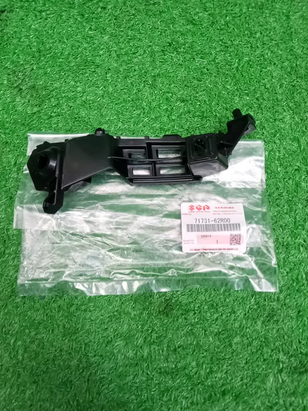 Крепление бампера правое переднее SUZUKI IGNIS FF21S 71731-62R00 3 ракурс