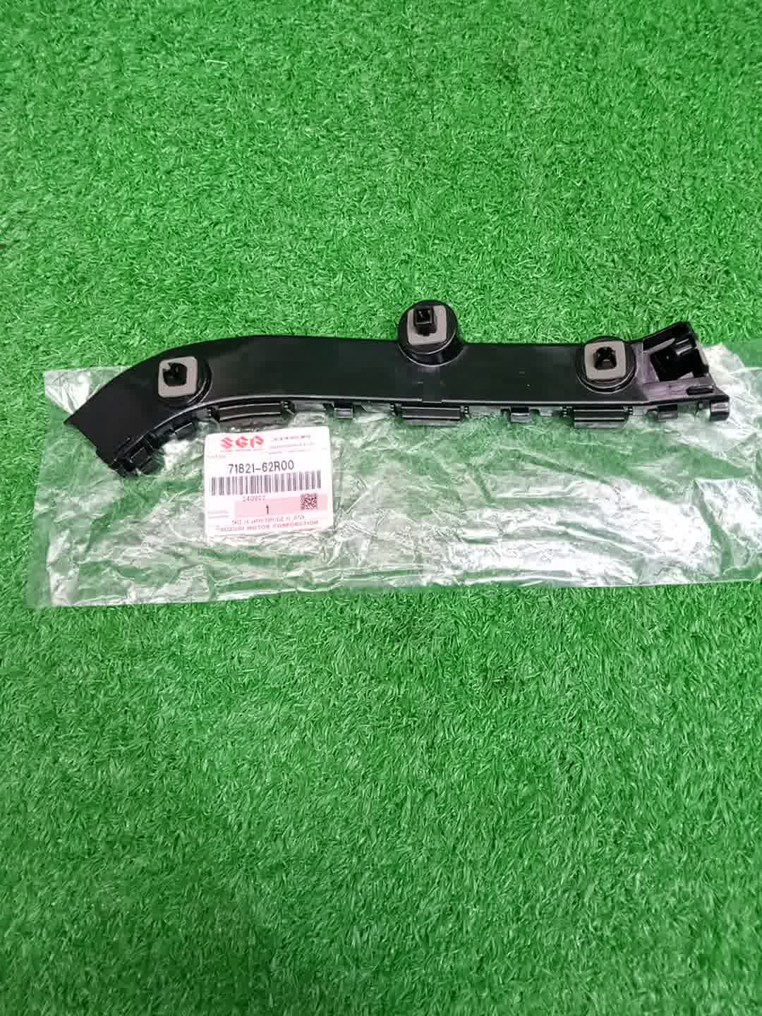 Крепление бампера правое заднее SUZUKI IGNIS FF21S 71821-62R00 1 ракурс