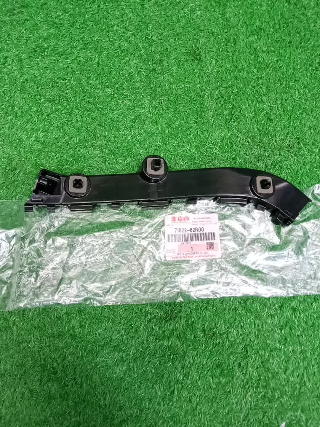 Крепление бампера левое заднее SUZUKI IGNIS FF21S 71822-62R00 3 ракурс