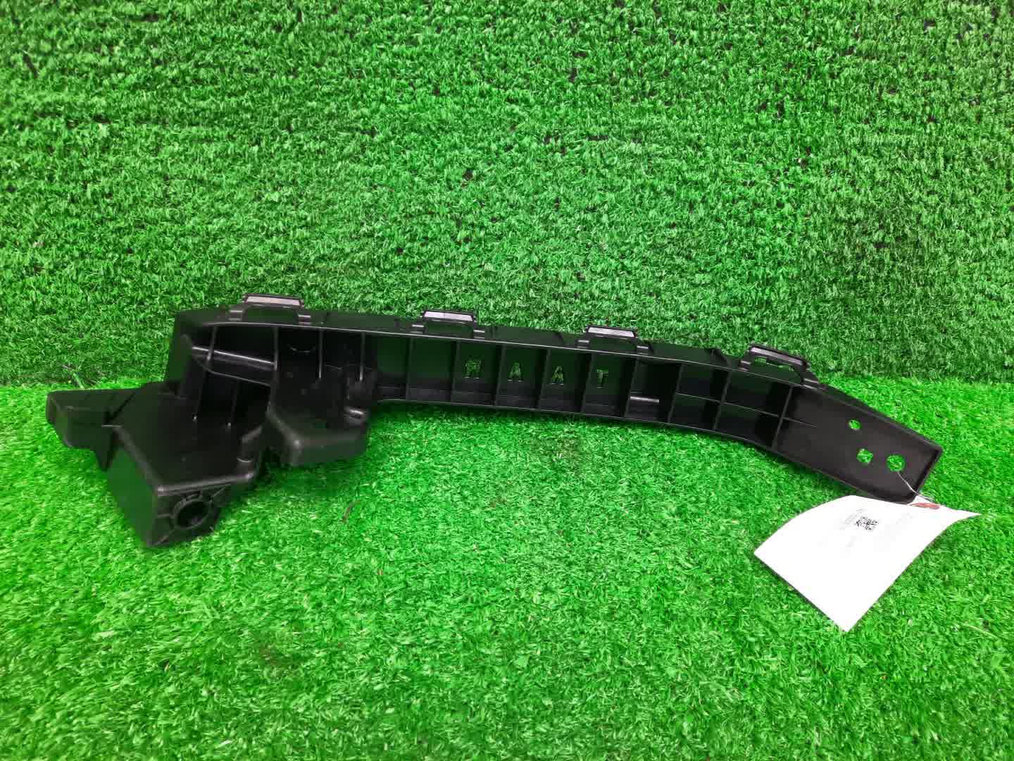 Крепление бампера правое переднее HONDA STEPWGN RP4 71140-TAA-N11 2 ракурс