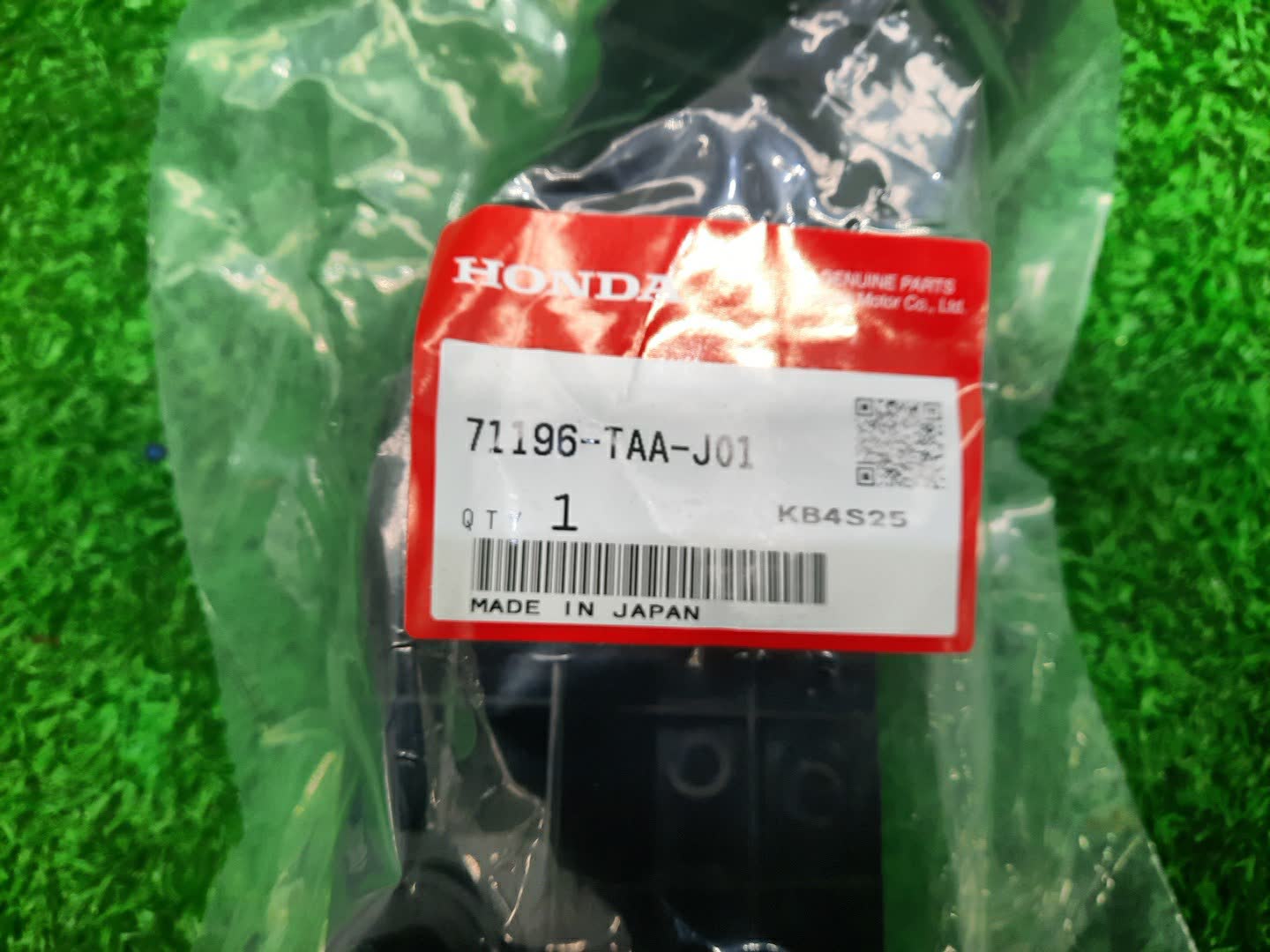 Крепление бампера левое переднее HONDA STEPWGN RP4 71196-TAA-J01 1 ракурс