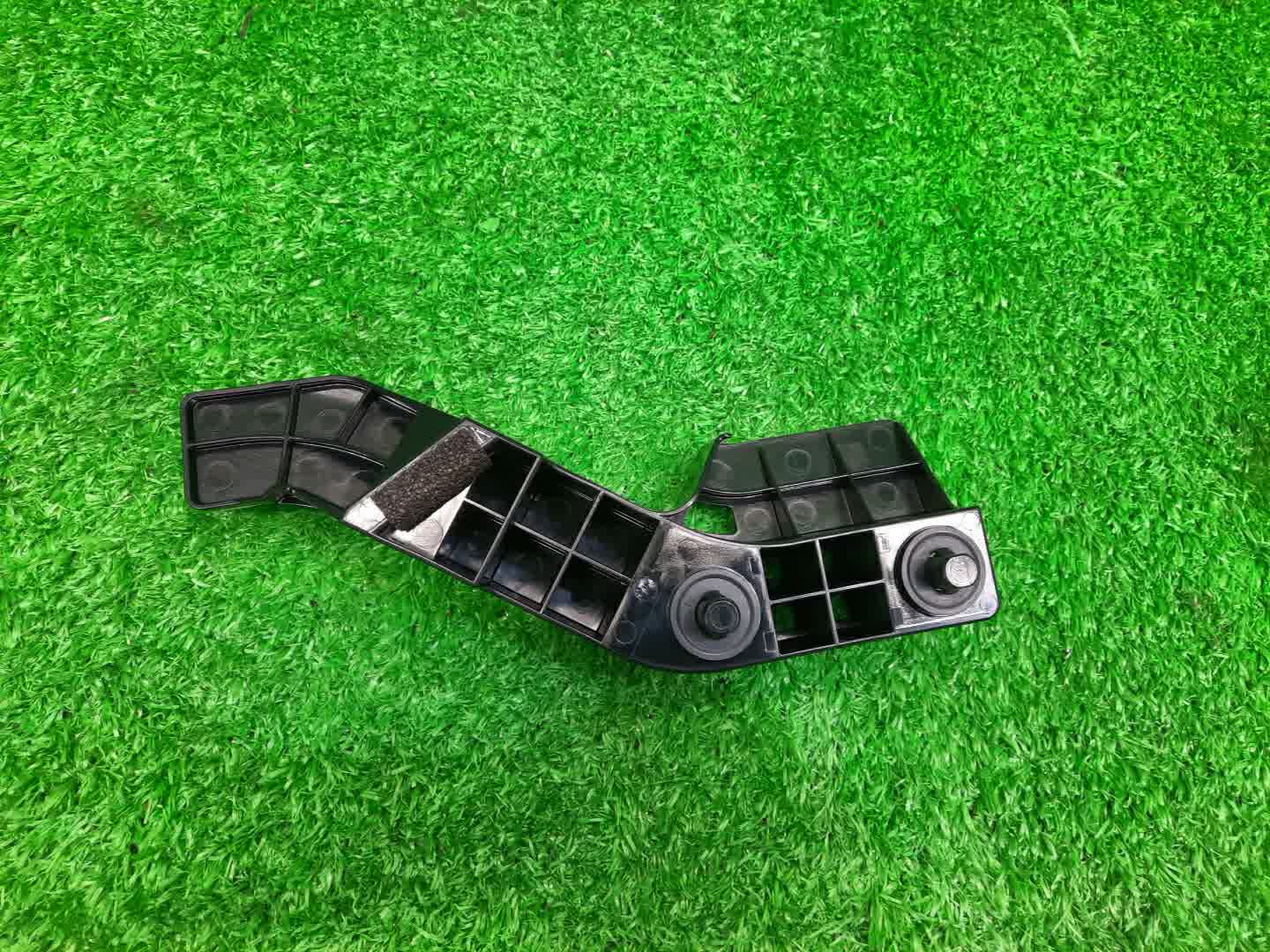 Крепление бампера левое переднее HONDA STEPWGN RP4 71196-TAA-J01 2 ракурс