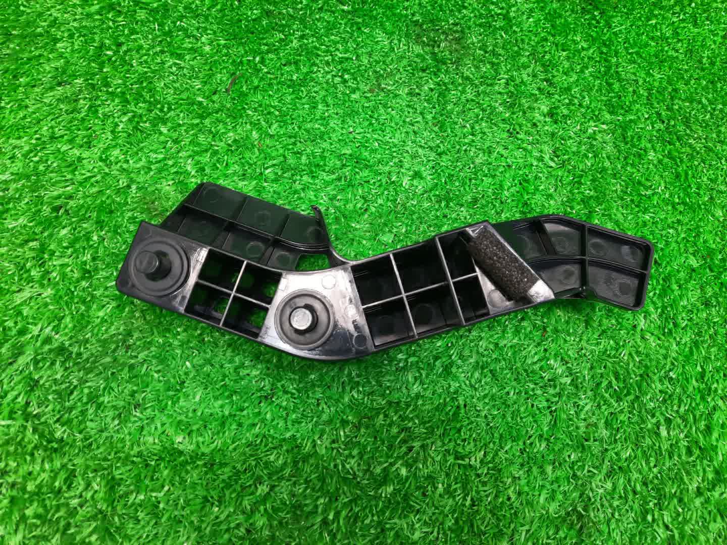 Крепление бампера правое переднее HONDA STEPWGN RP4 71191-TAA-J01 1 ракурс
