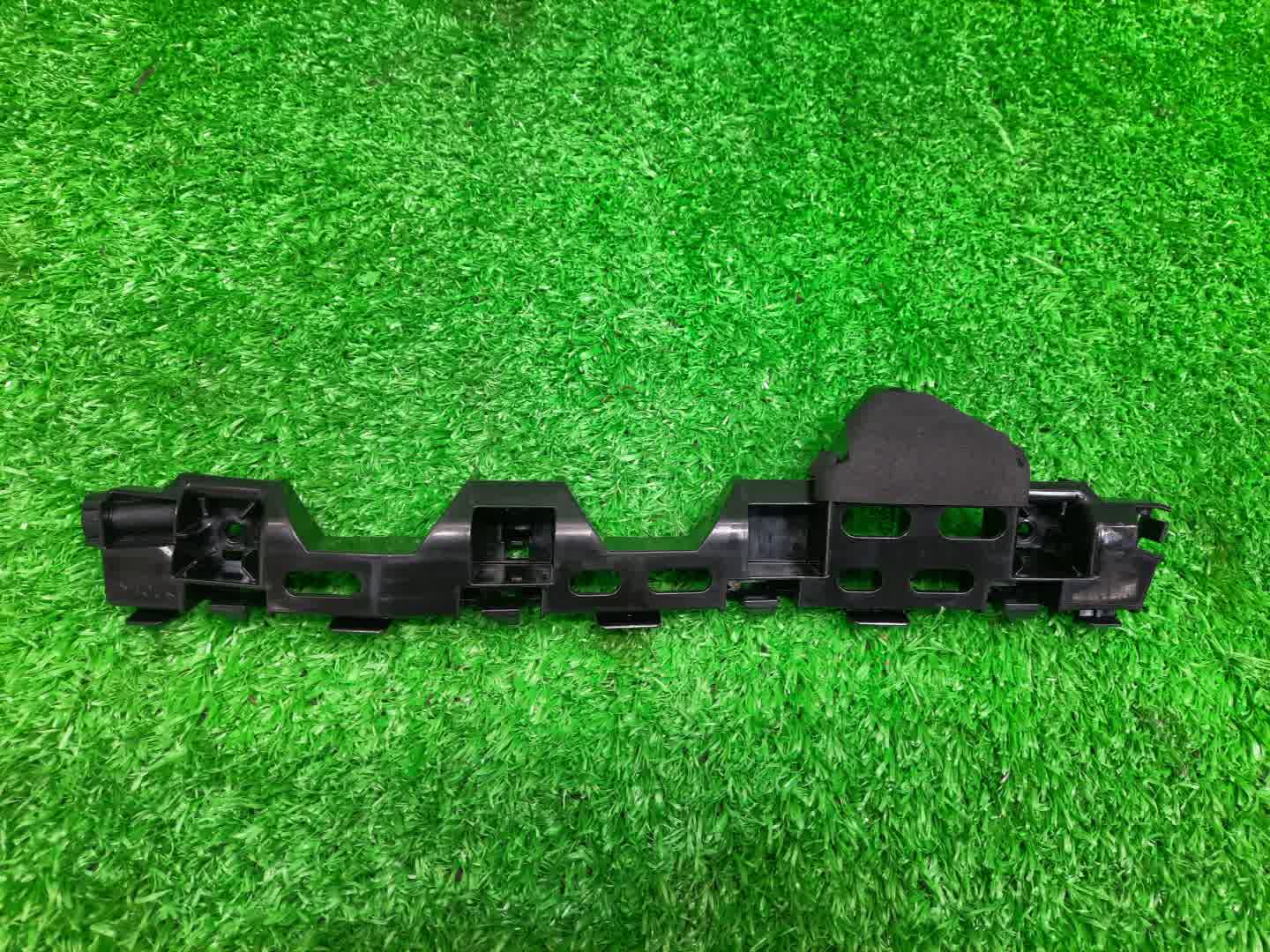 Крепление бампера левое переднее HONDA STEPWGN RP4 71198-TAA-N01 1 ракурс