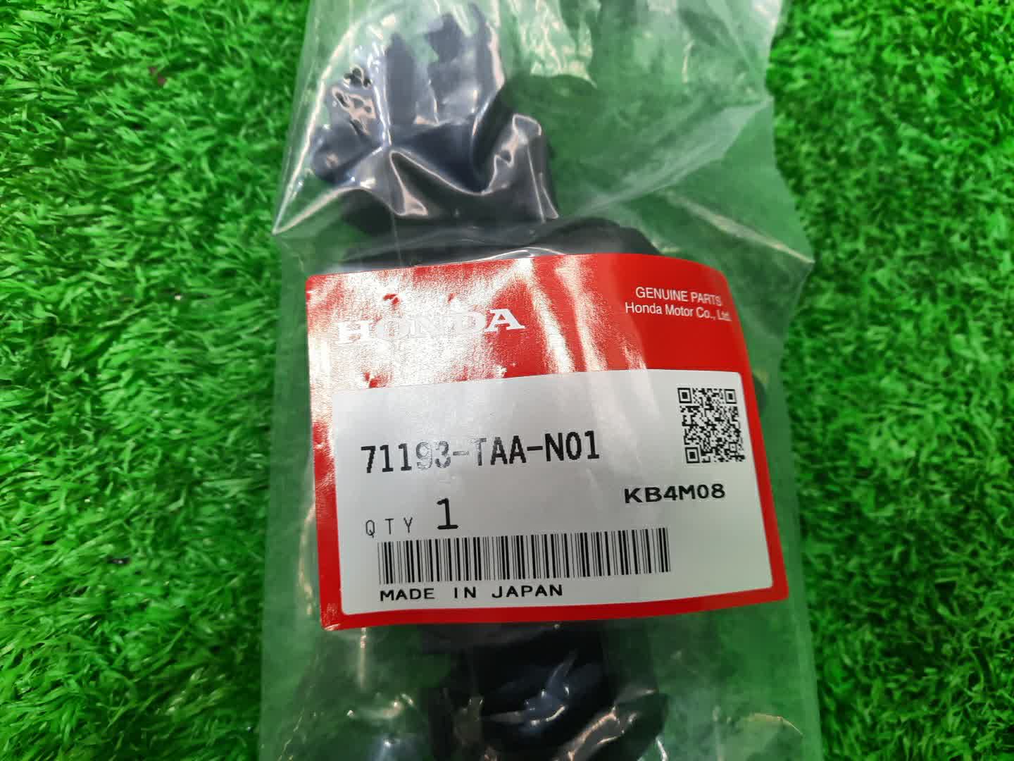 Крепление бампера правое переднее HONDA STEPWGN RP4 71193-TAA-N01 1 ракурс