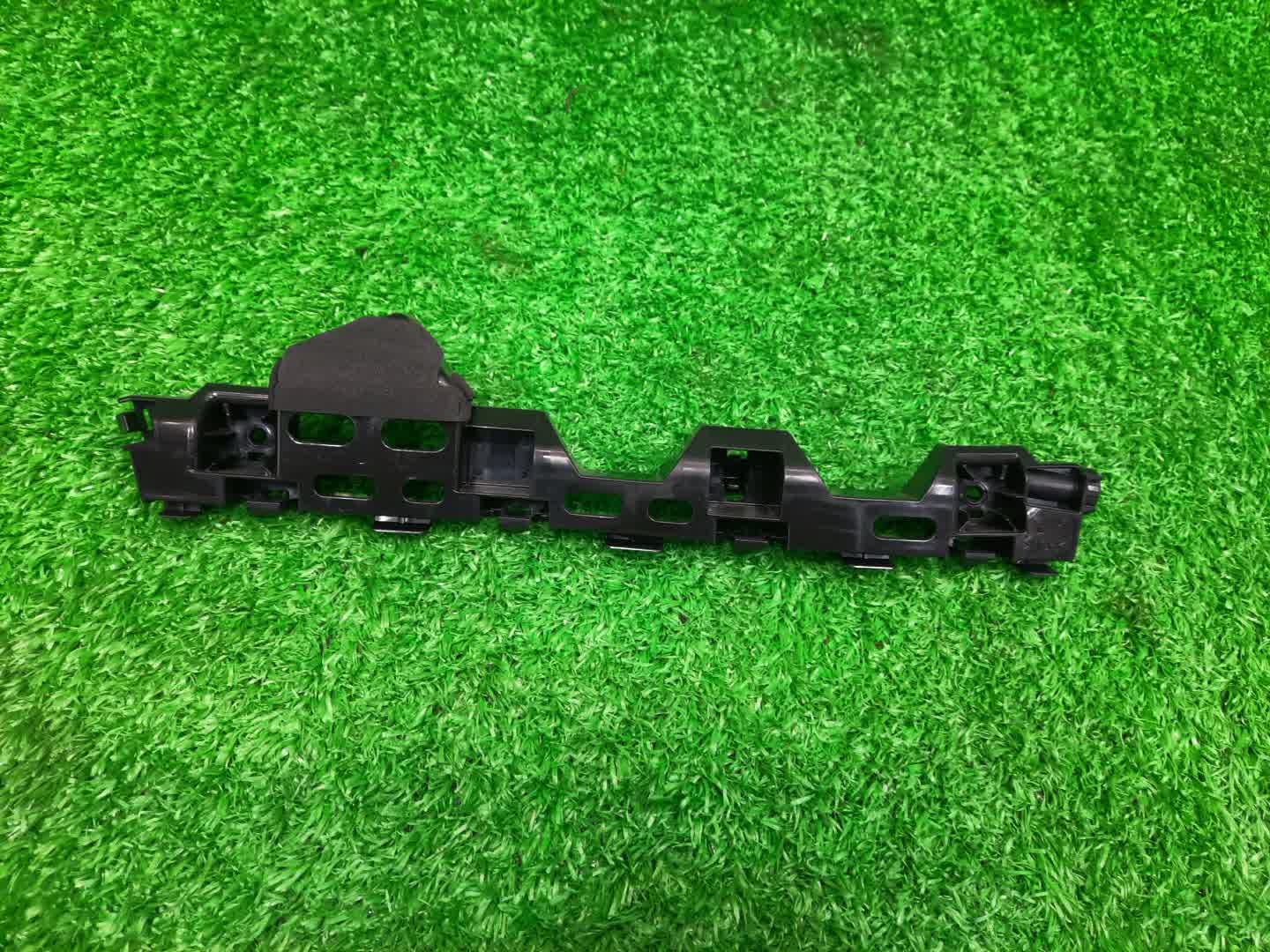 Крепление бампера правое переднее HONDA STEPWGN RP4 71193-TAA-N01 2 ракурс