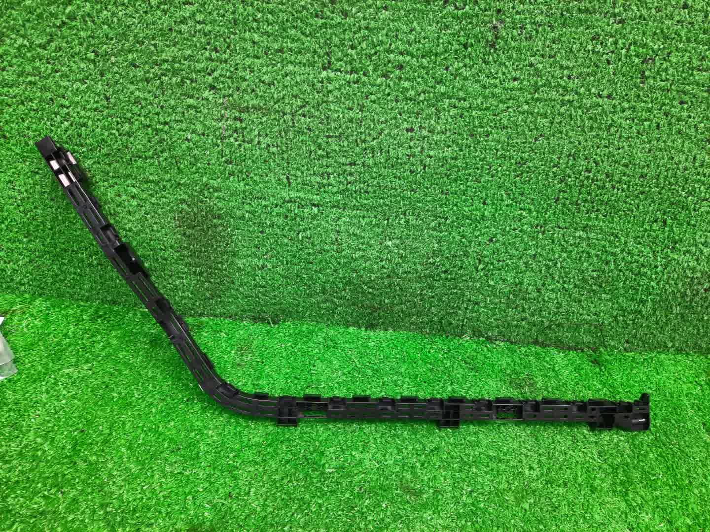 Крепление бампера правое заднее HONDA STEPWGN RP4 71593-TAA-003 1 ракурс