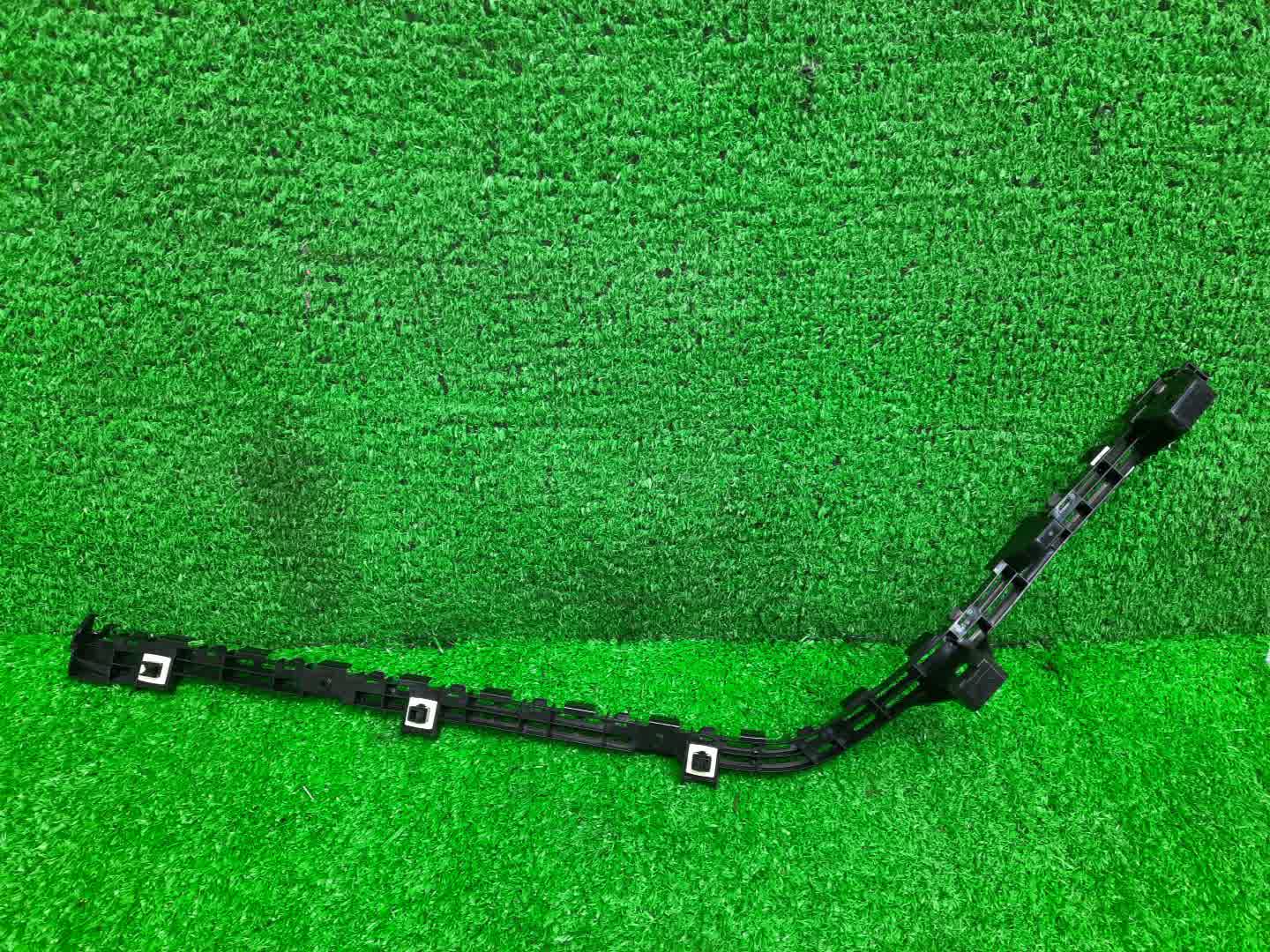 Крепление бампера правое заднее HONDA STEPWGN RP4 71593-TAA-003 2 ракурс