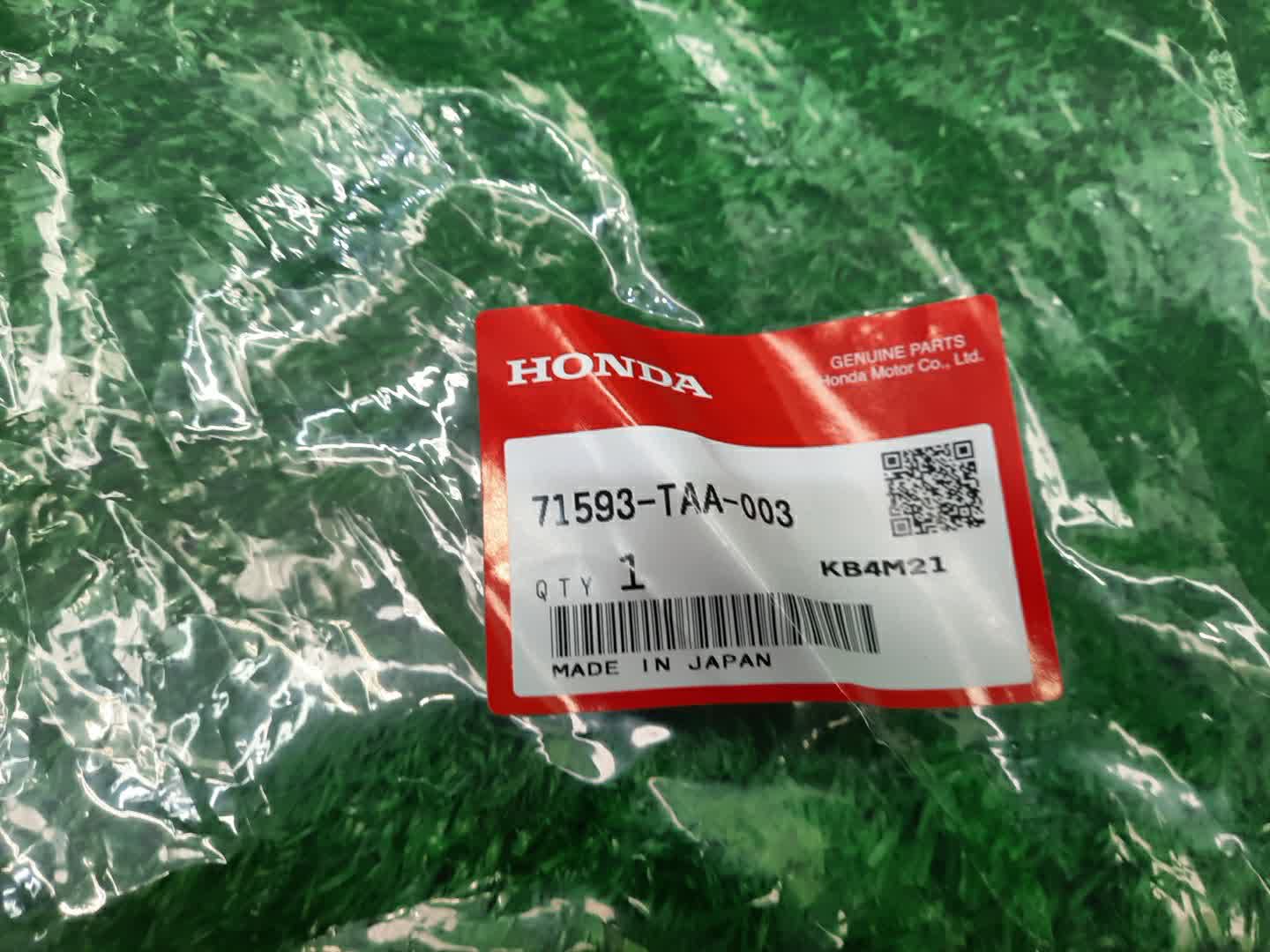 Крепление бампера правое заднее HONDA STEPWGN RP4 71593-TAA-003 3 ракурс