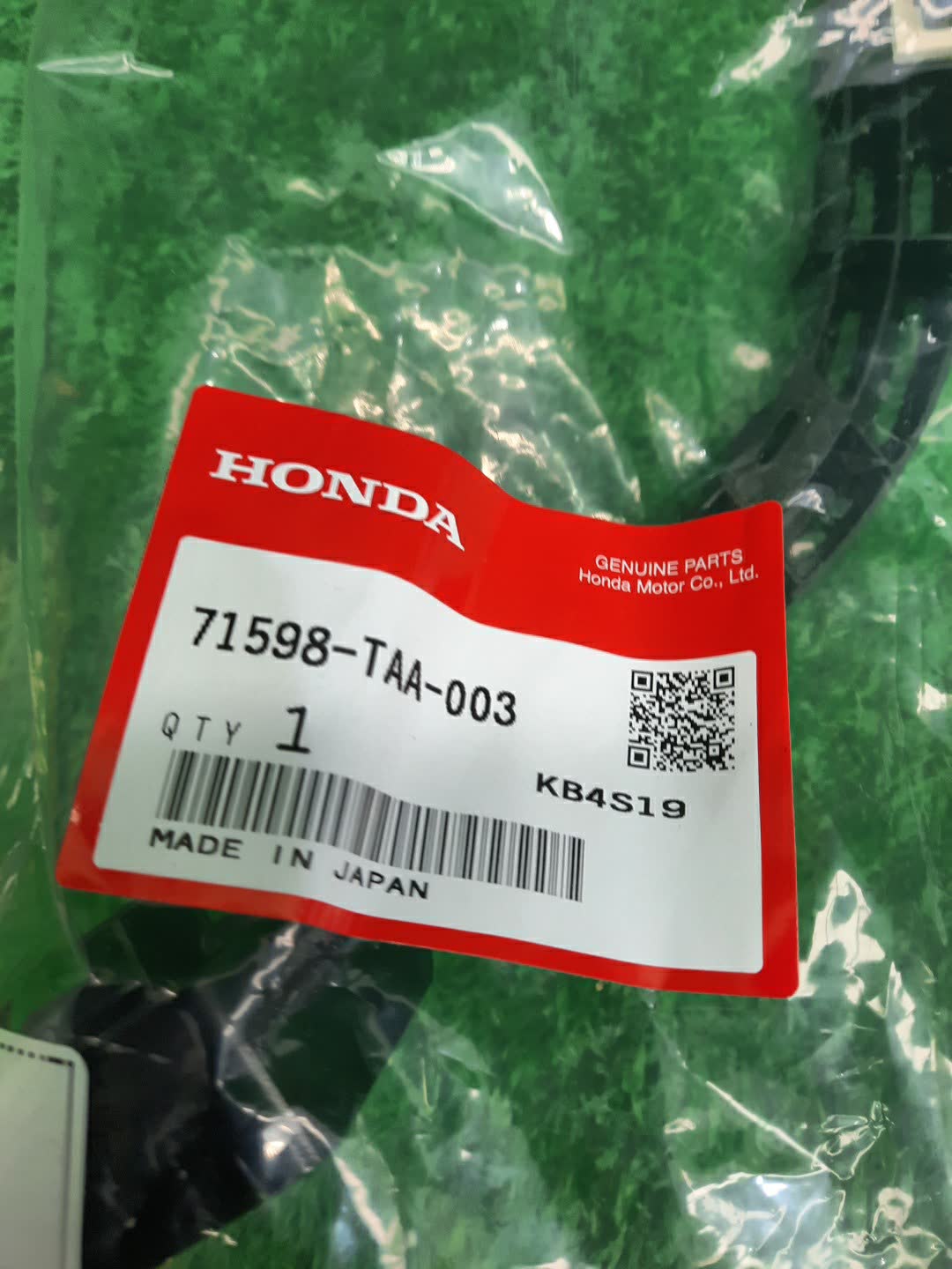 Крепление бампера левое заднее HONDA STEPWGN RP4 71598-TAA-003 2 ракурс