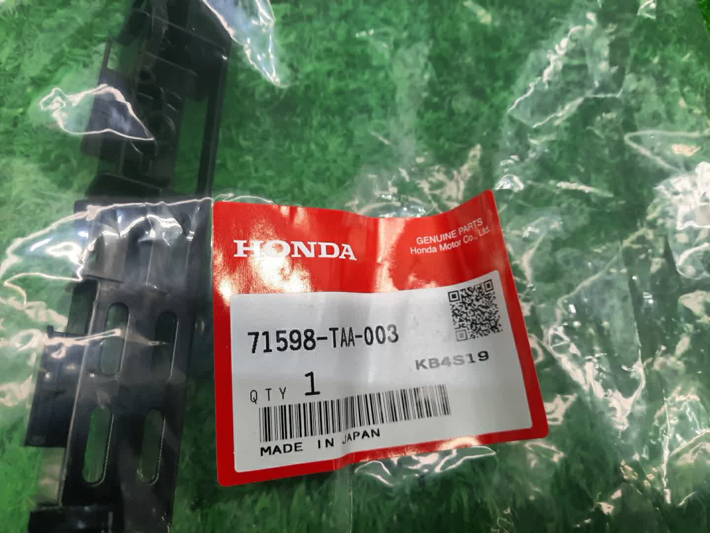 Крепление бампера левое заднее HONDA STEPWGN RP4 71598-TAA-003 5 ракурс