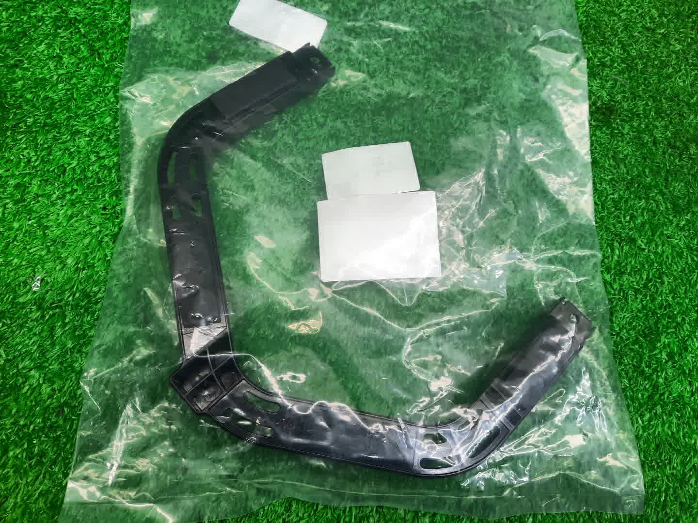 Крепление бампера правое заднее HONDA STEPWGN RP4 71591-TAA-003 1 ракурс
