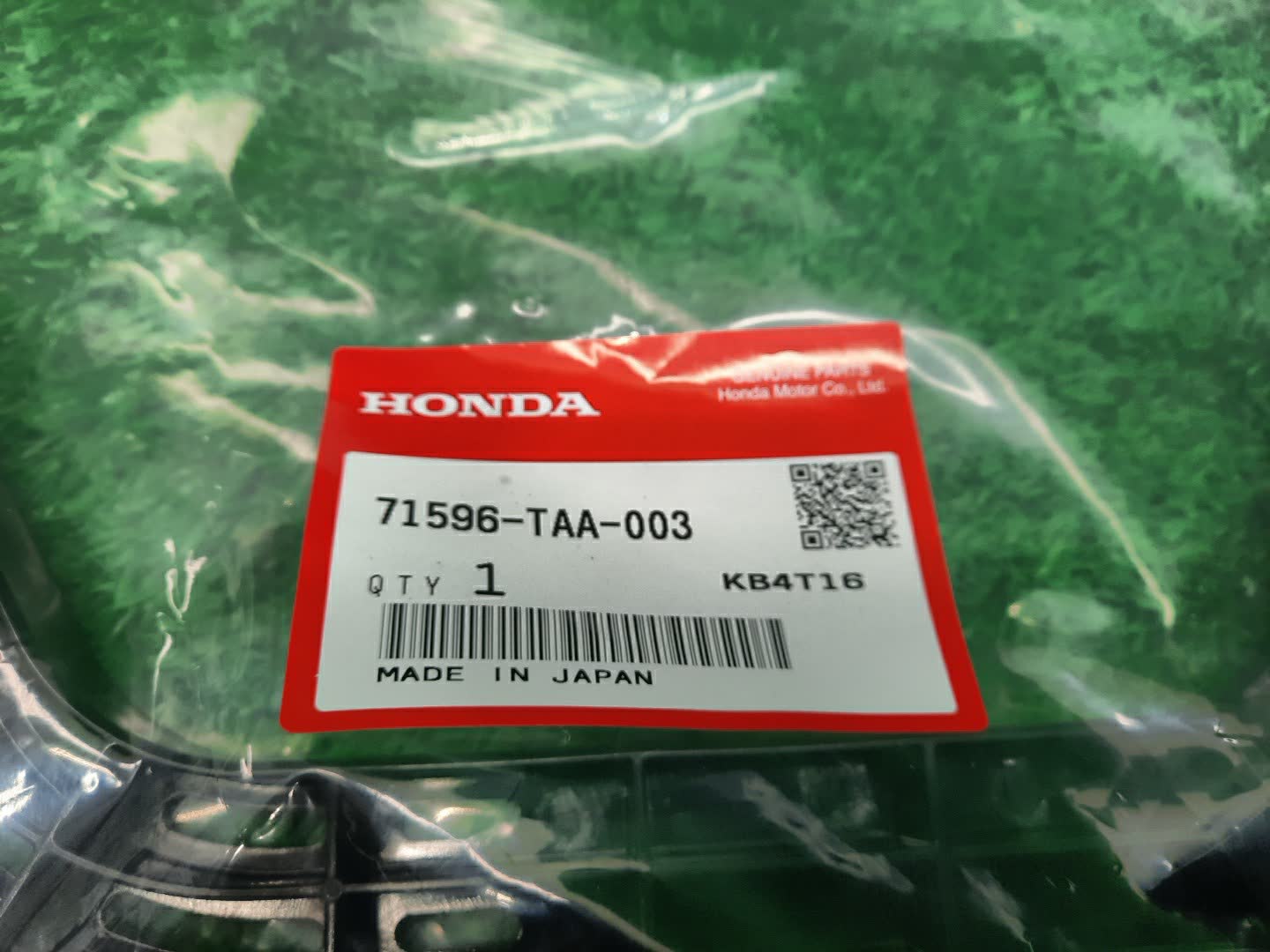 Крепление бампера левое заднее HONDA STEPWGN RP4 71596-TAA-003 2 ракурс