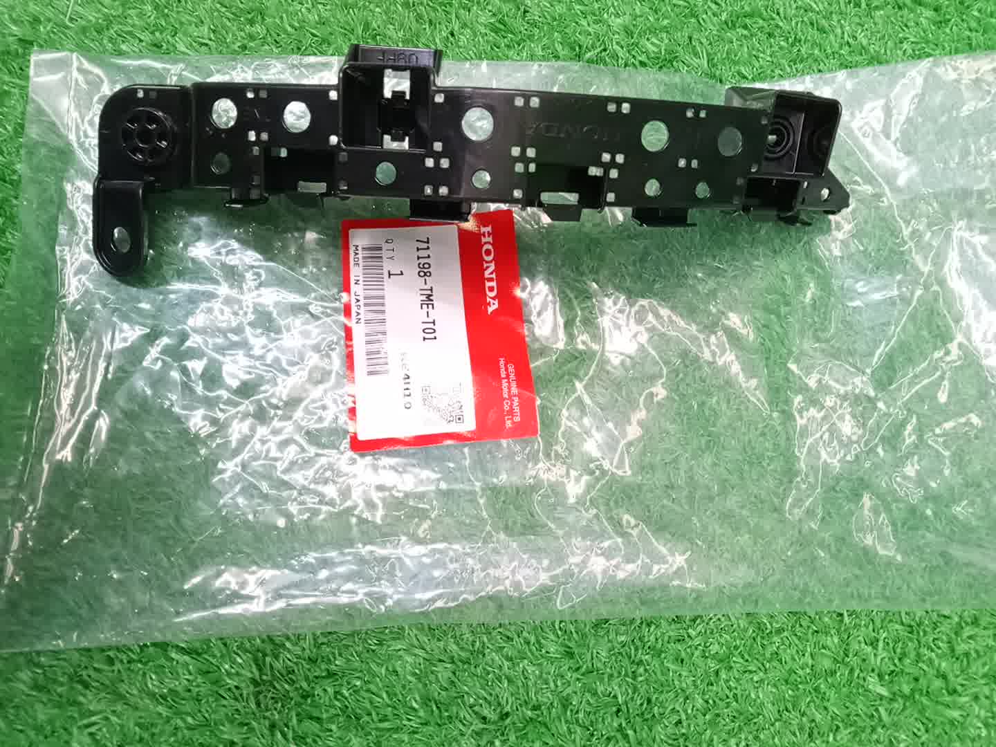 Крепление бампера левое переднее HONDA CR-V RT6 71198-TME-T01 2 ракурс