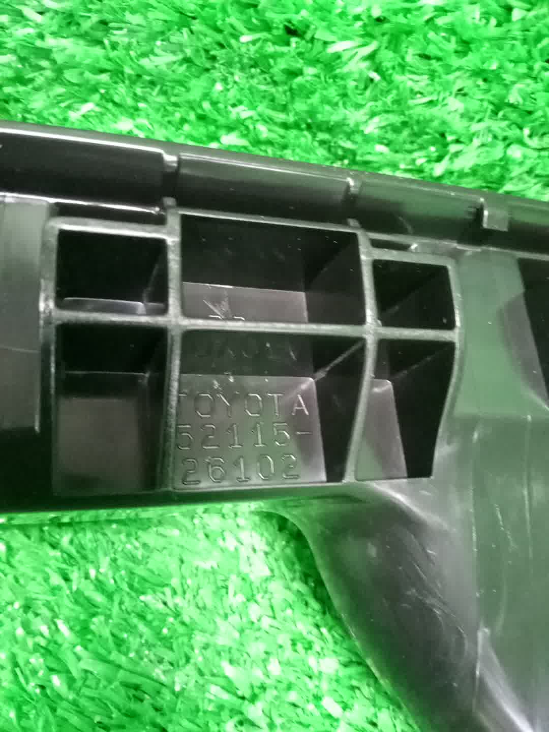 Крепление бампера правое переднее TOYOTA HIACE KDH200 52115-26102 2 ракурс