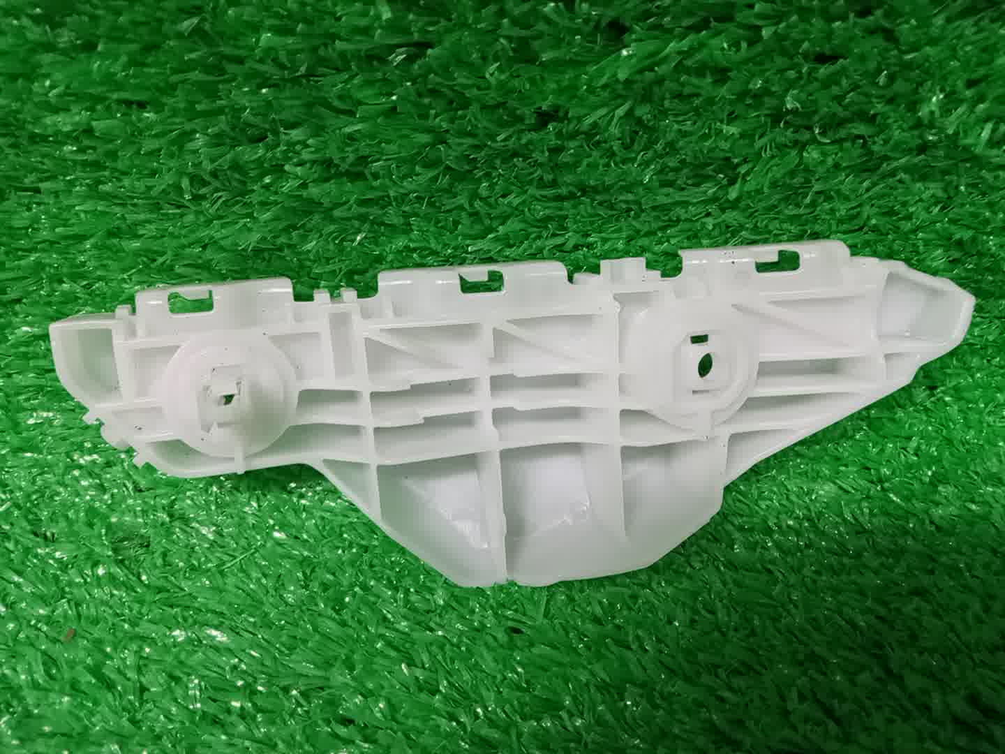 Крепление бампера левое переднее TOYOTA BELTA NCP96, KSP92, SCP92 52536-52141 2 ракурс