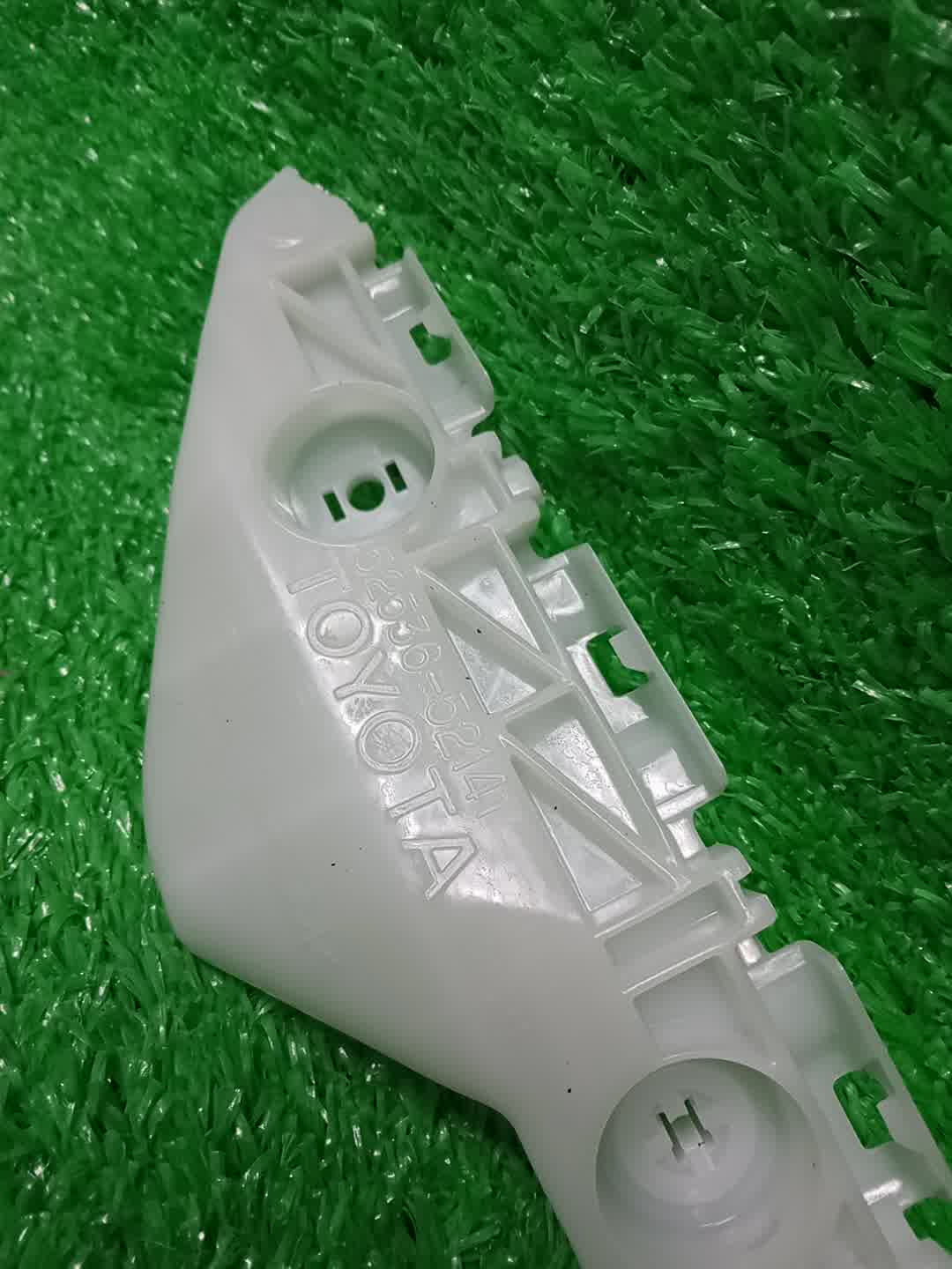 Крепление бампера левое переднее TOYOTA BELTA NCP96, KSP92, SCP92 52536-52141 3 ракурс
