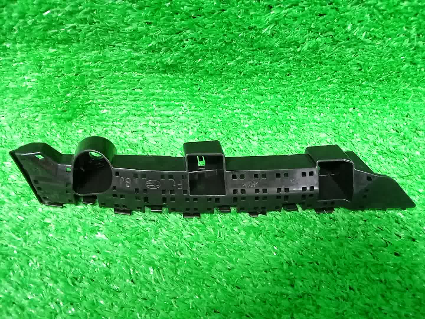 Крепление бампера правое переднее SUBARU FORESTER SK5 57707SJ021 1 ракурс