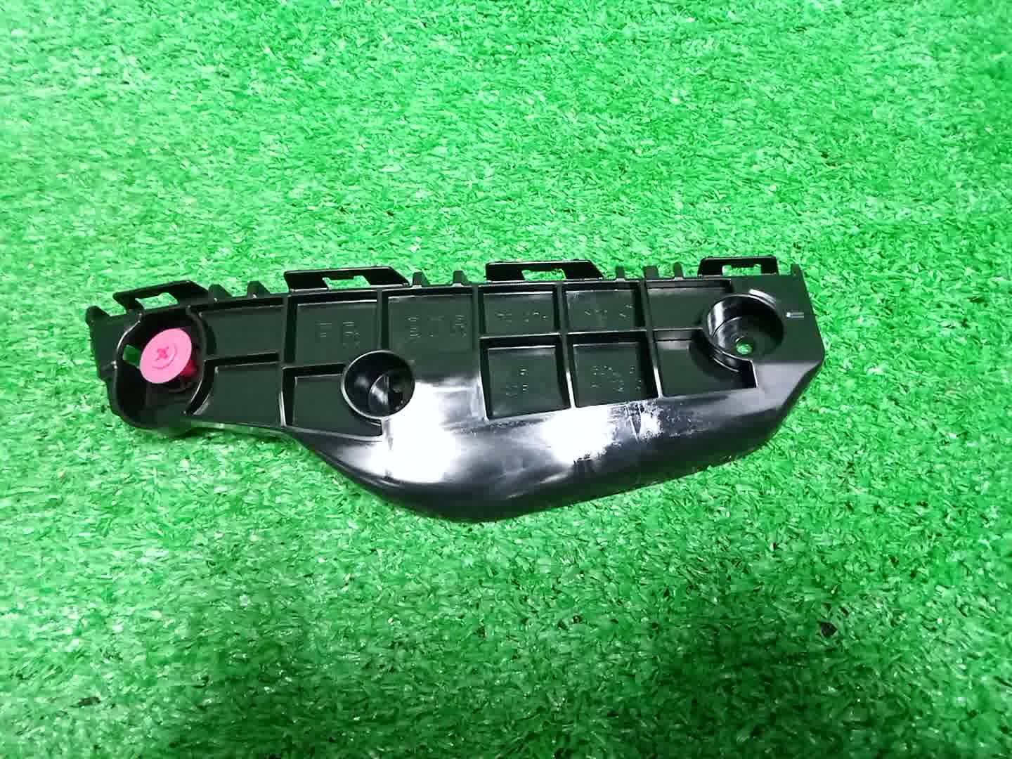 Крепление бампера правое переднее TOYOTA COROLLA FIELDER NZE164G 52115-12510 1 ракурс