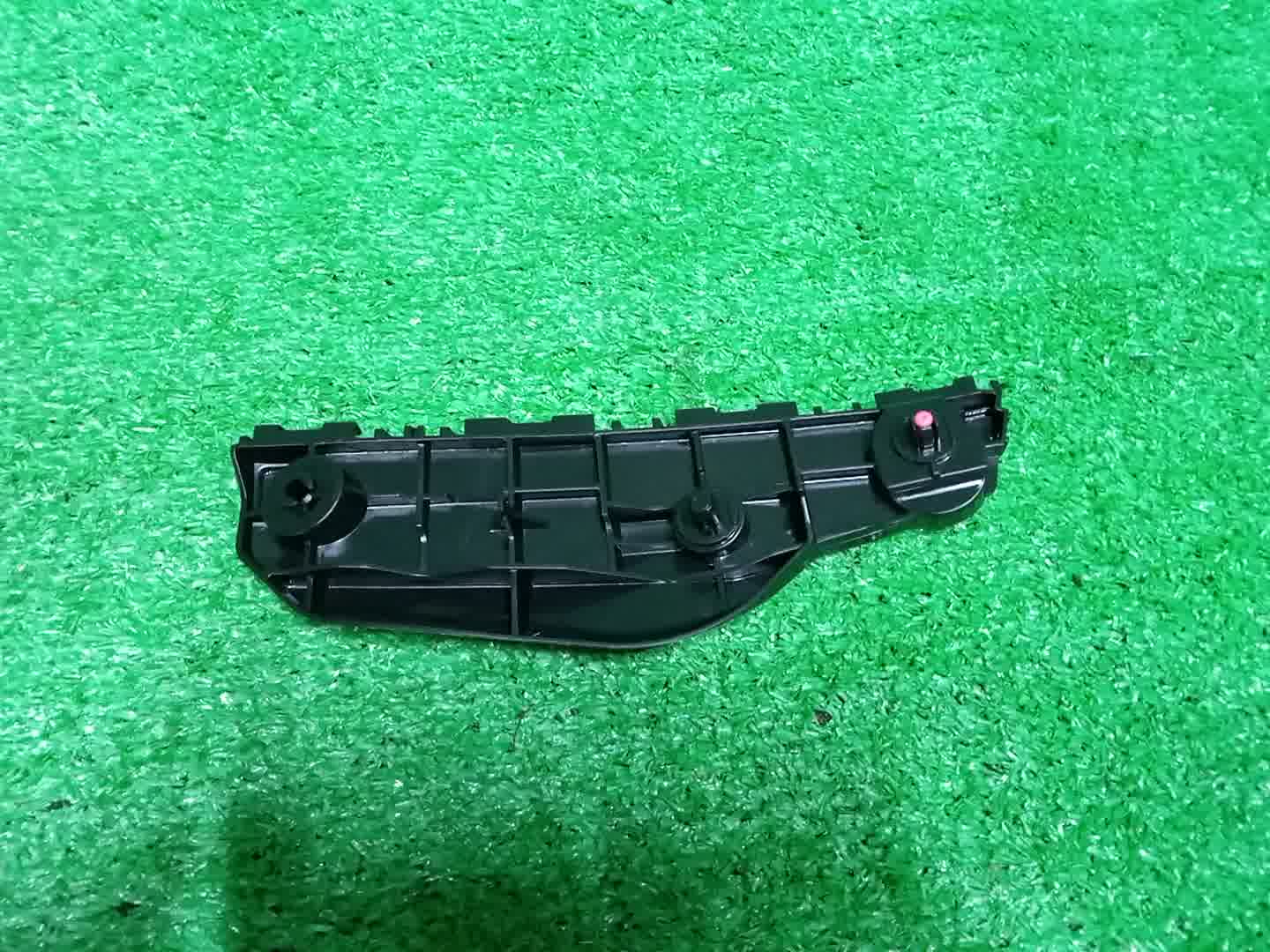 Крепление бампера правое переднее TOYOTA COROLLA FIELDER NZE164G 52115-12510 2 ракурс