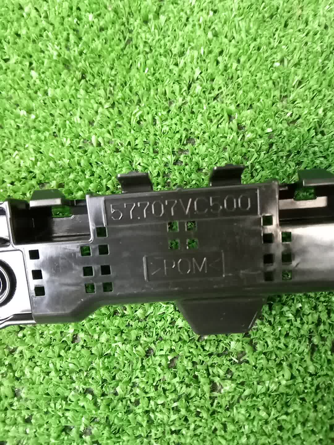 Крепление бампера правое заднее SUBARU LEVORG VN5 57707VC500 3 ракурс