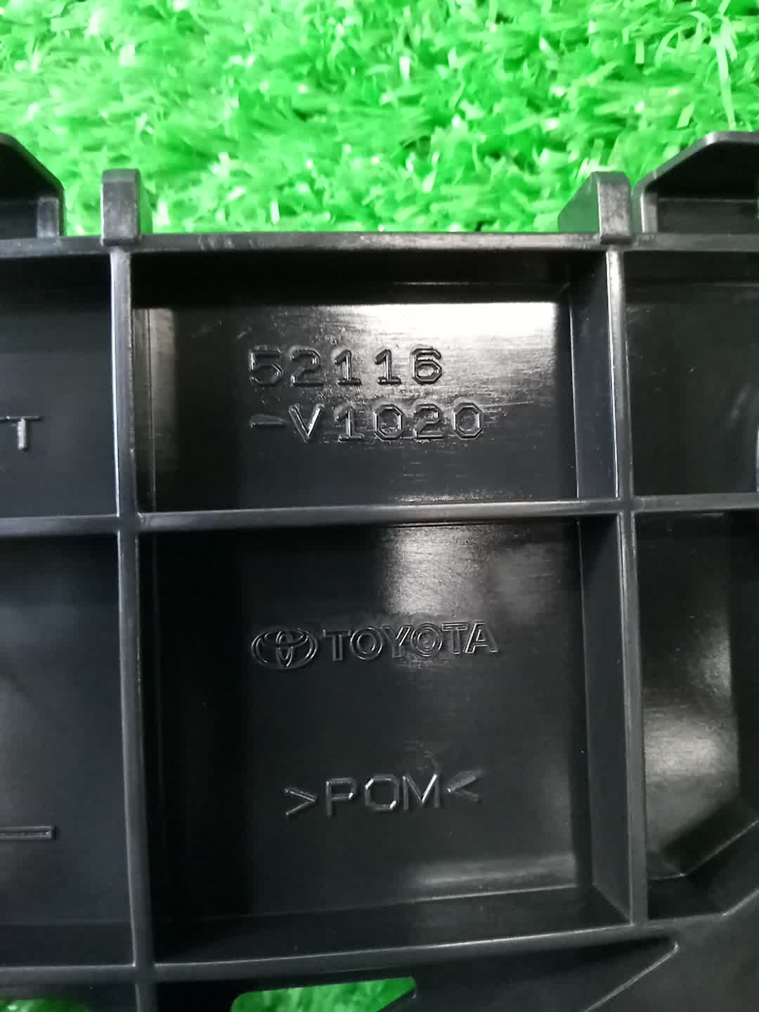 Крепление бампера левое переднее TOYOTA VOXY MZRA90W 52116-V1020 3 ракурс