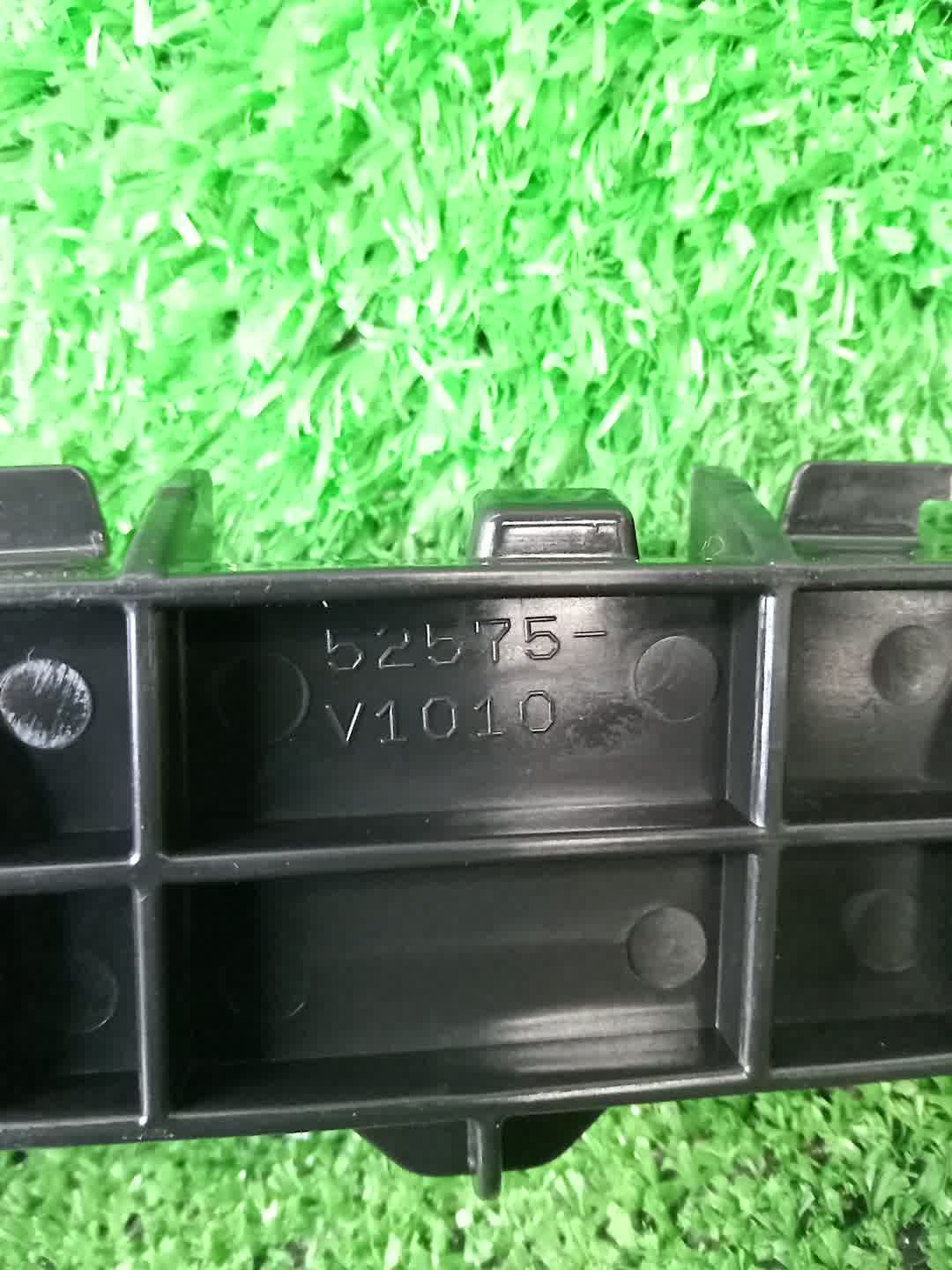 Крепление бампера правое заднее TOYOTA VOXY MZRA90W 52575-V1010 5 ракурс