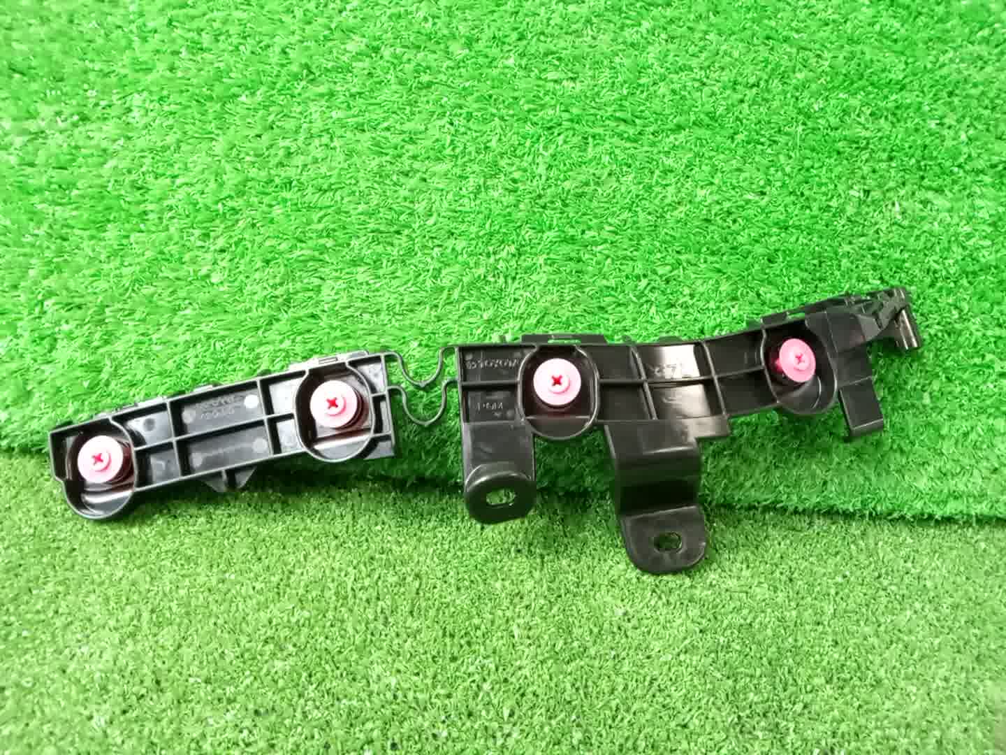 Крепление бампера левое заднее TOYOTA VOXY MZRA90W 52576-V1010 2 ракурс